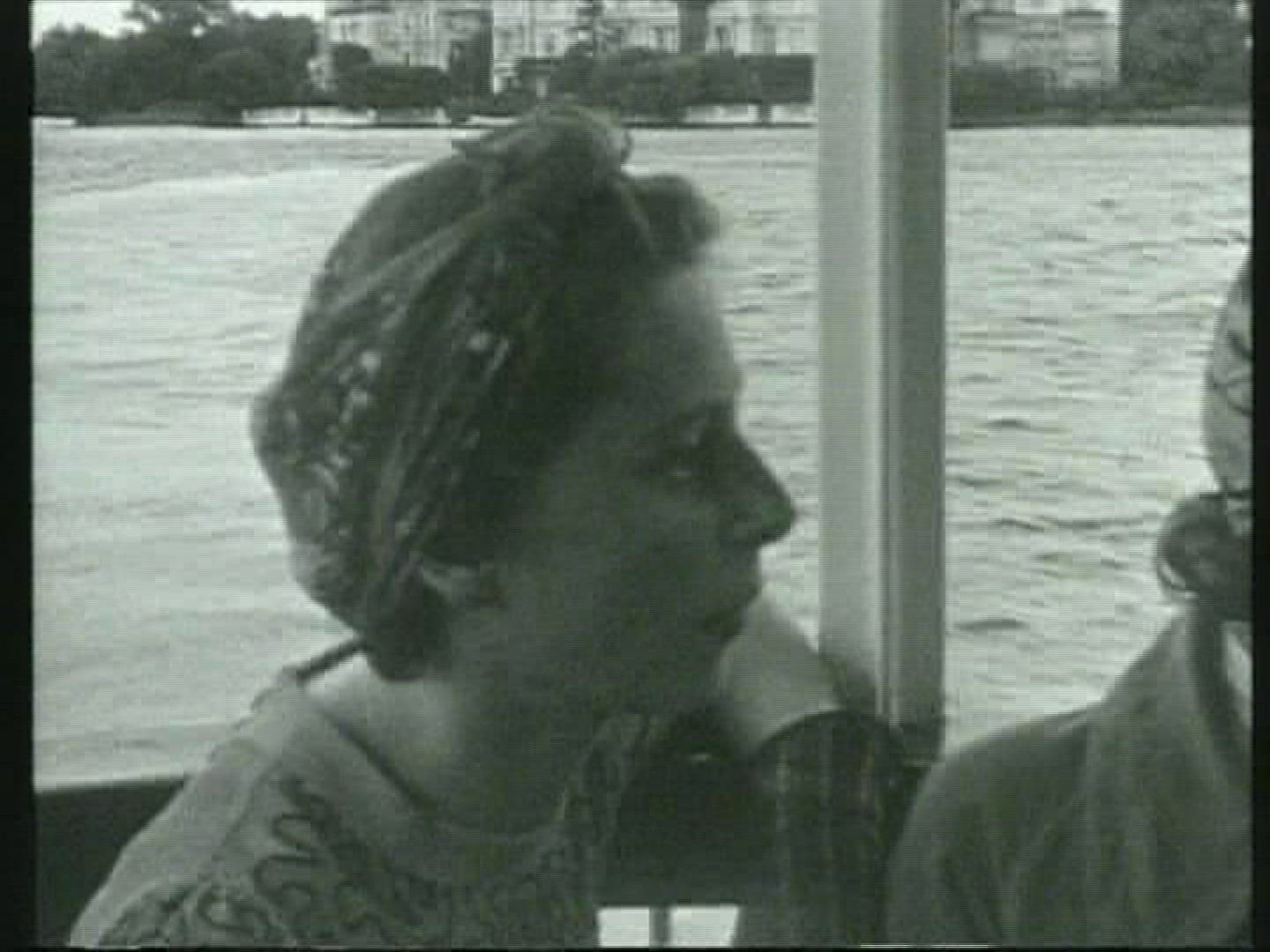 132122323 / Woman / Excursion Ship / Hamburg / Germany / 1939