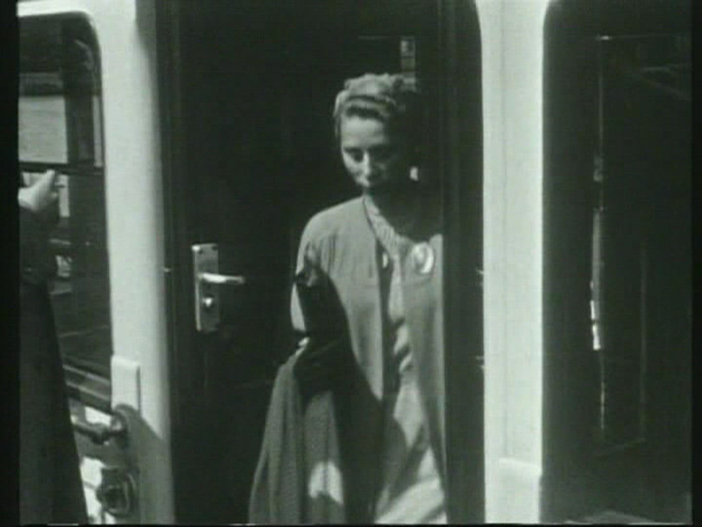 906907230 / Woman / Excursion Ship / Hamburg / Germany / 1939