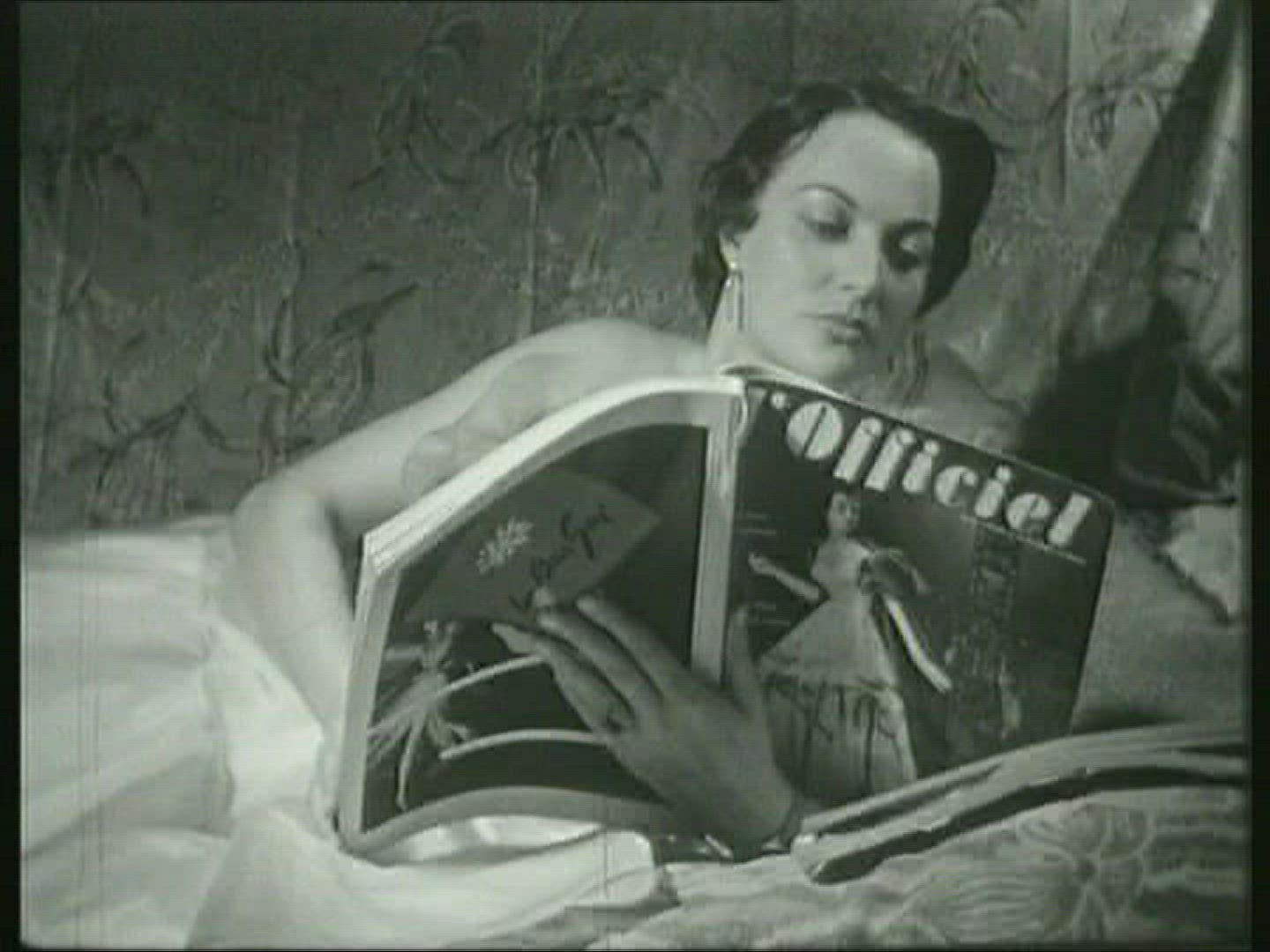 657946575 / Woman / Reading / Magazine / Germany / 1952-1955