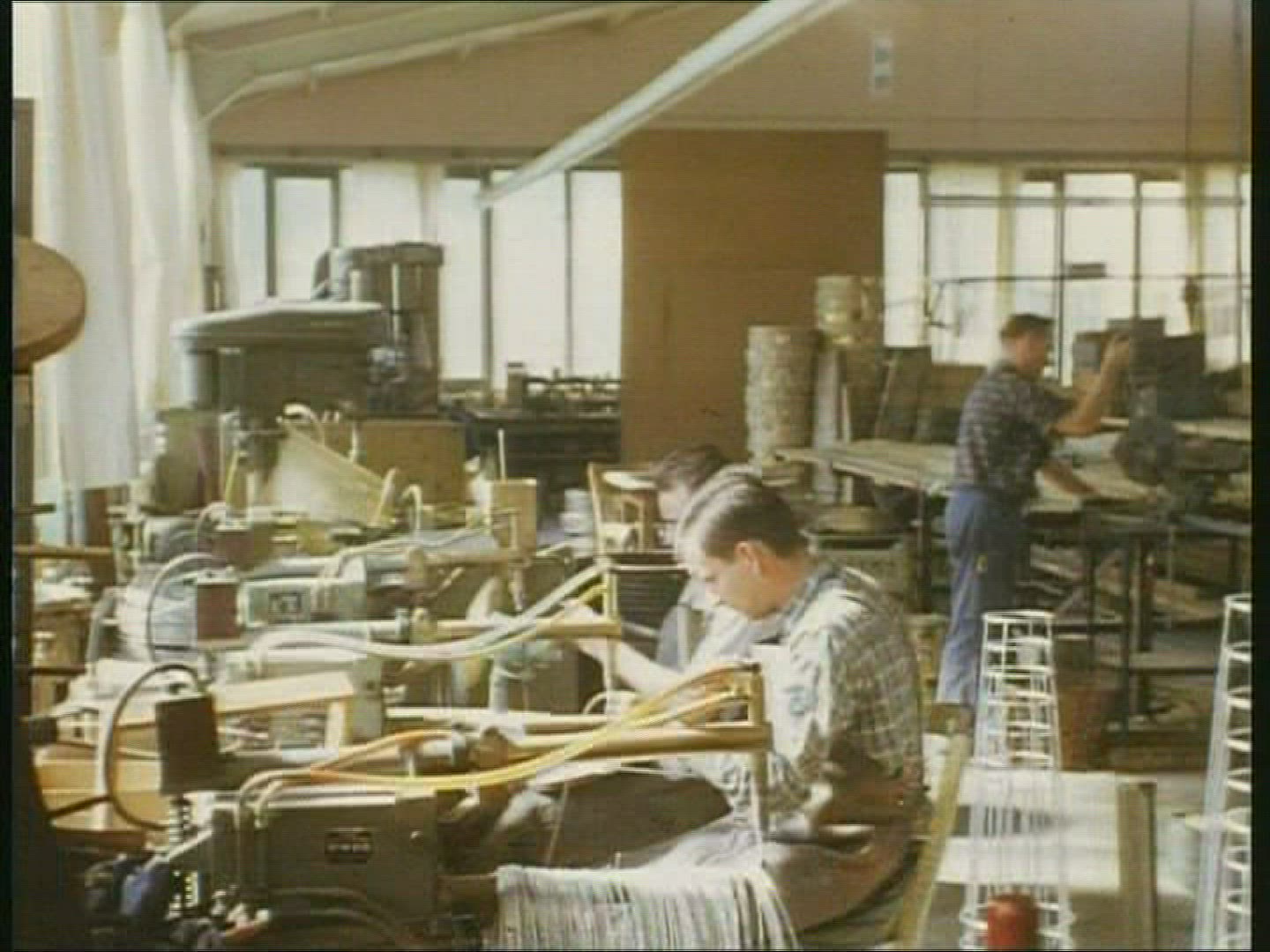 733617023 / Lamp Manufacturing / Factory / Germany / 1962