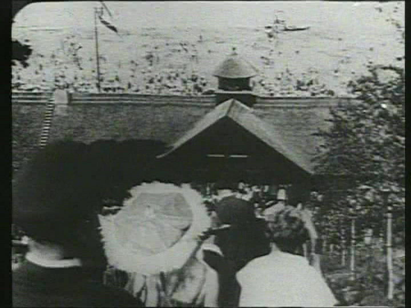 355279009 / Bathing / Berlin / Germany / 1920-1929