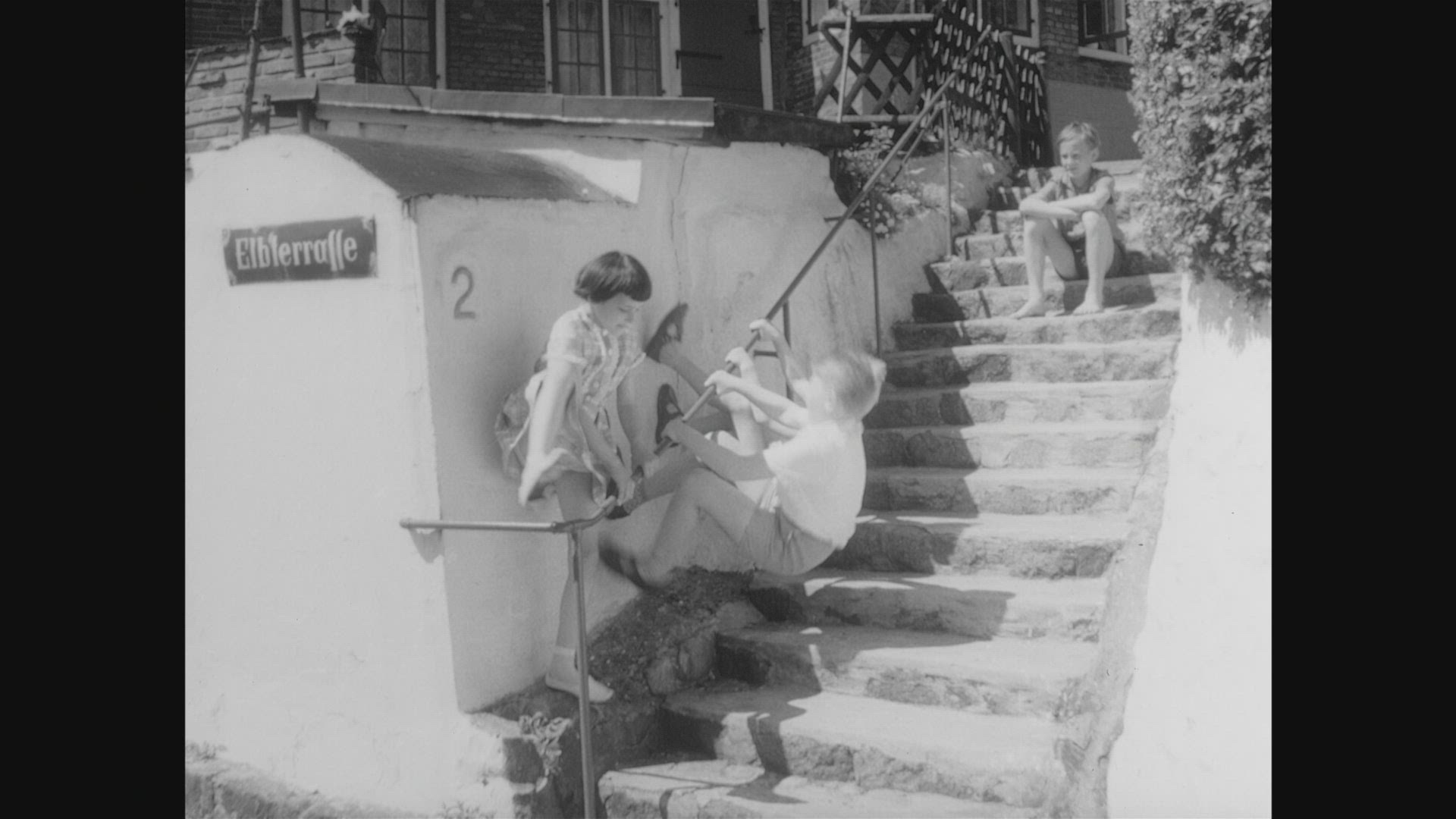 916392286 / Blankenese / Altona / Hamburg / Germany / 1959