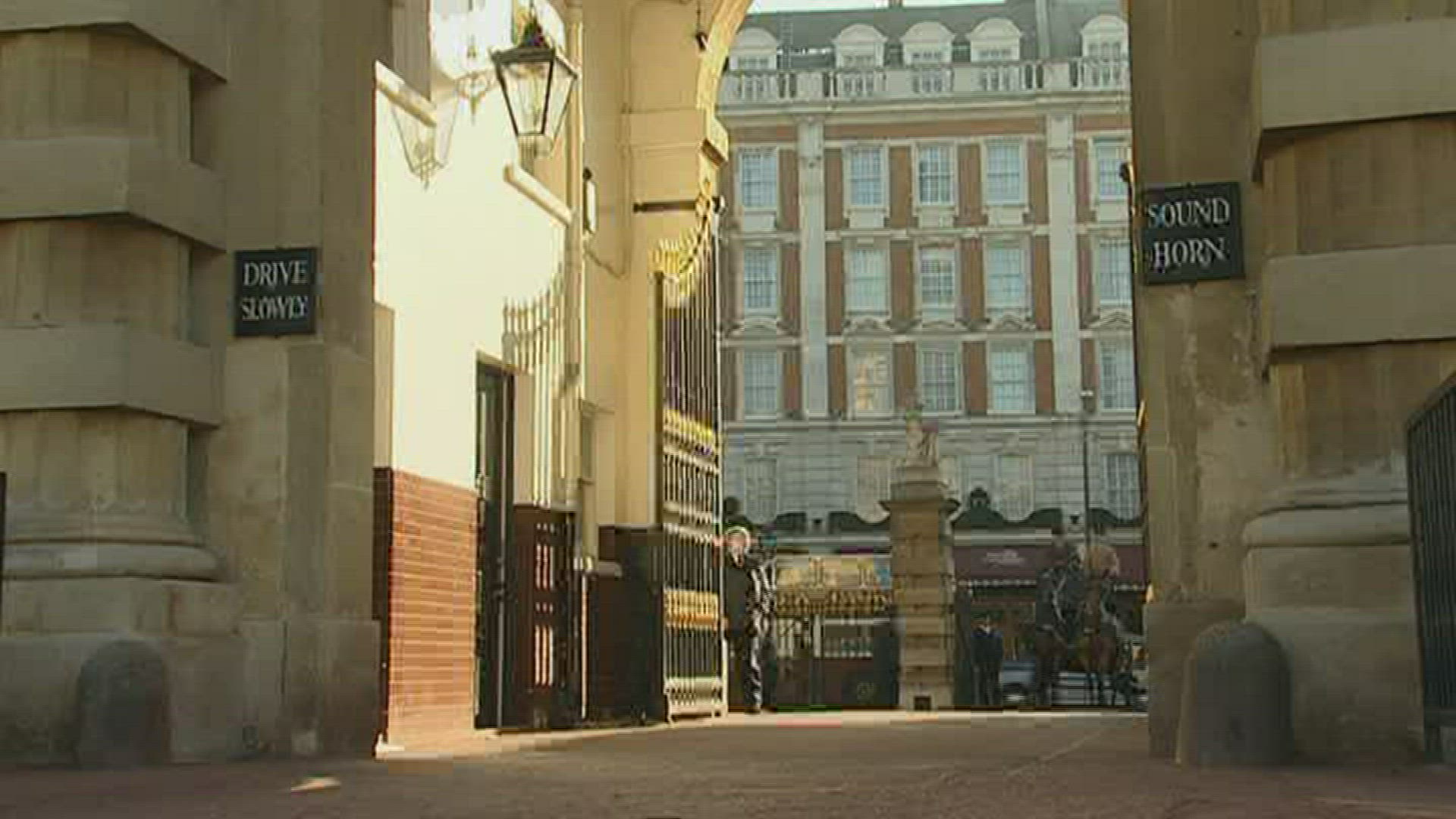 832963555 / Royal Mews / Coach / Horse / London / England
