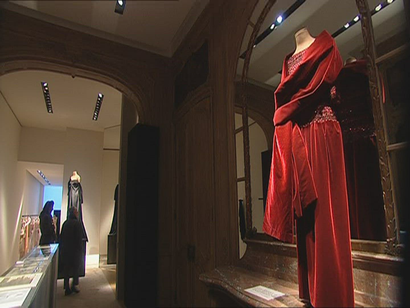 780398281 / Dress / Museum / Brussels / Belgium