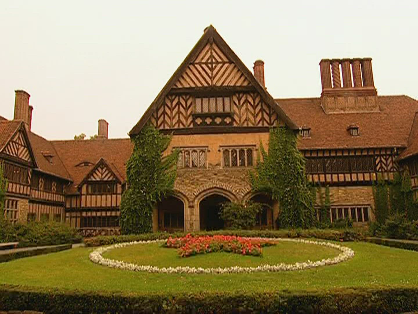 889224997 / Castle / Cecilienhof Castle / Germany