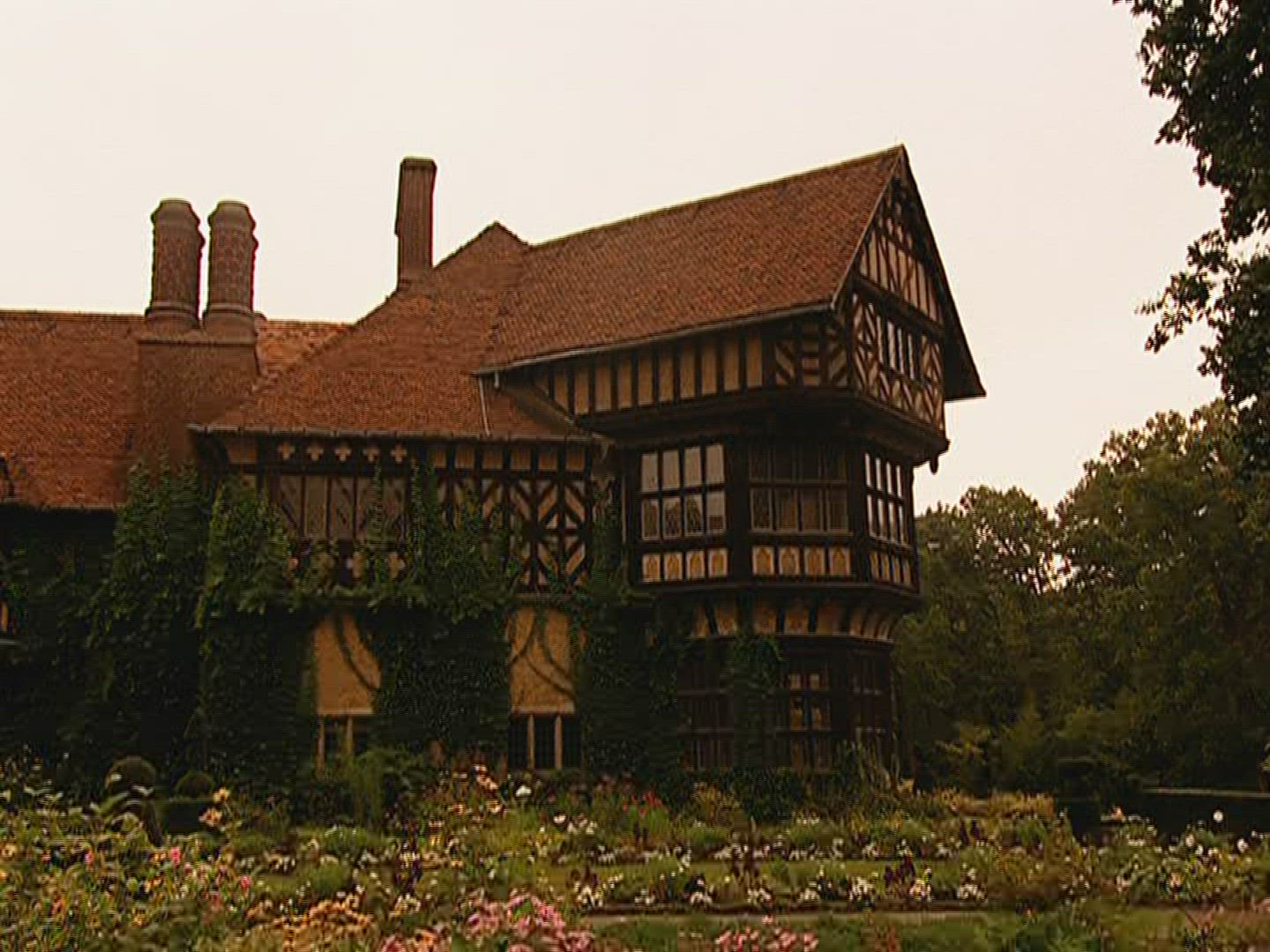 157115744 / Castle / Cecilienhof Castle / Germany