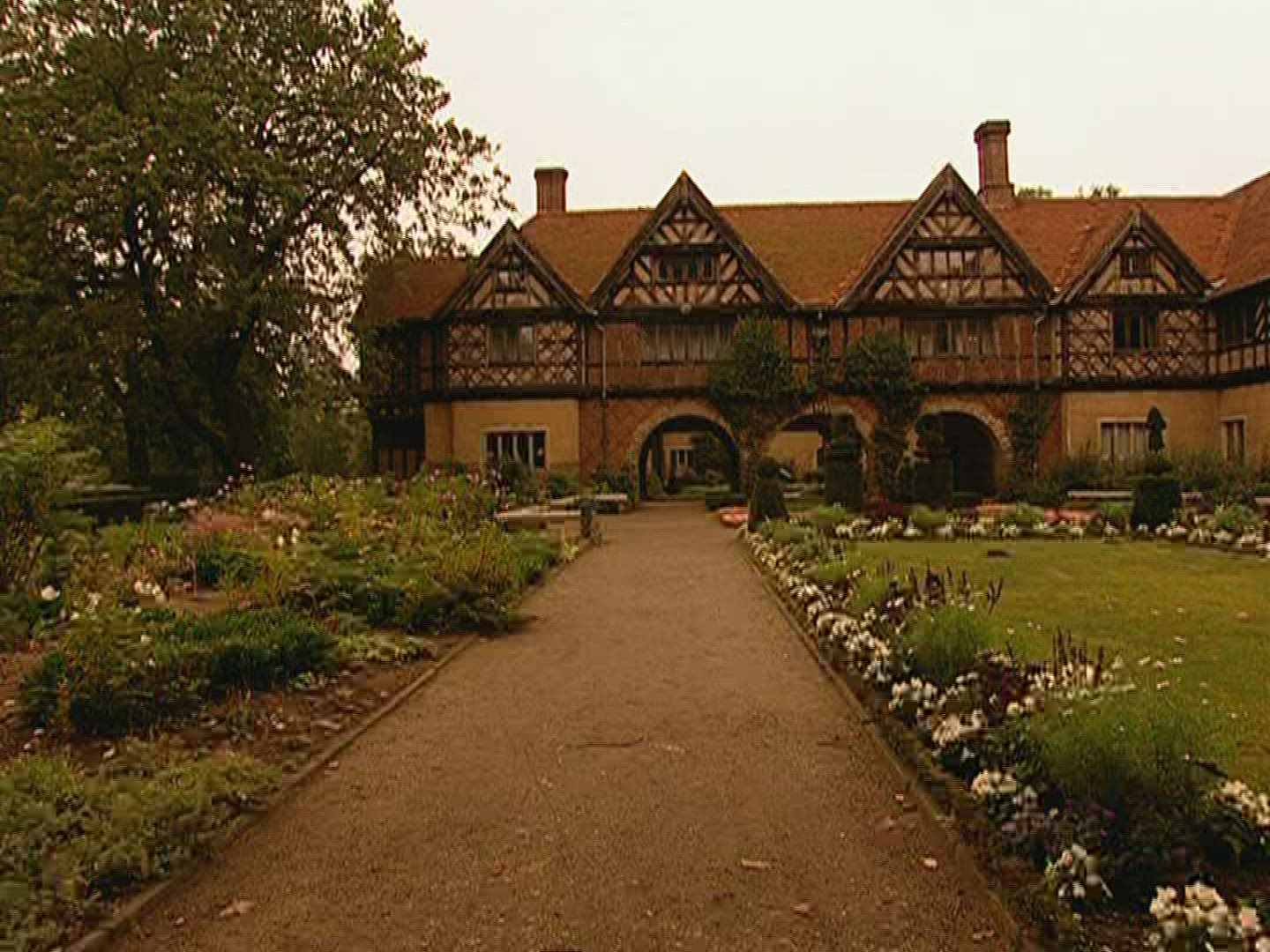 363387316 / Castle / Cecilienhof Castle / Germany