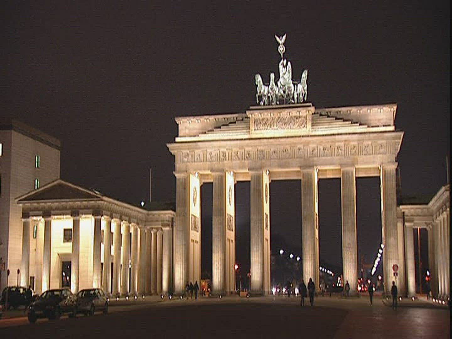 537225797 / Brandenburg Gate / Night / Berlin / Germany