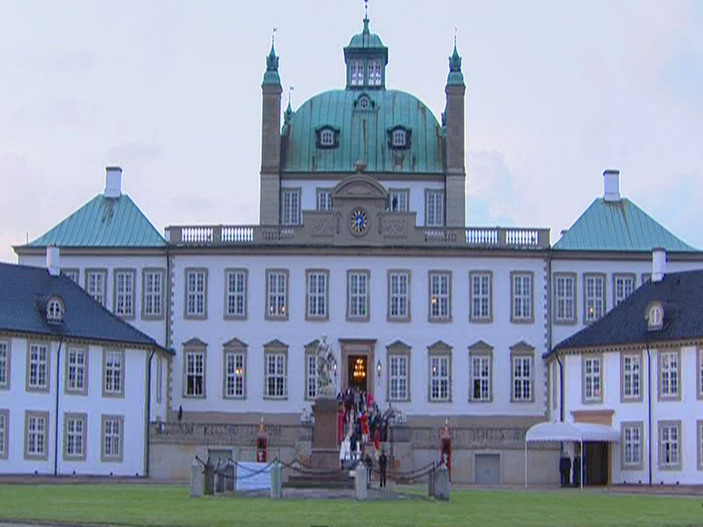 800346056 / Castle / Fredensborg / Wedding / Denmark