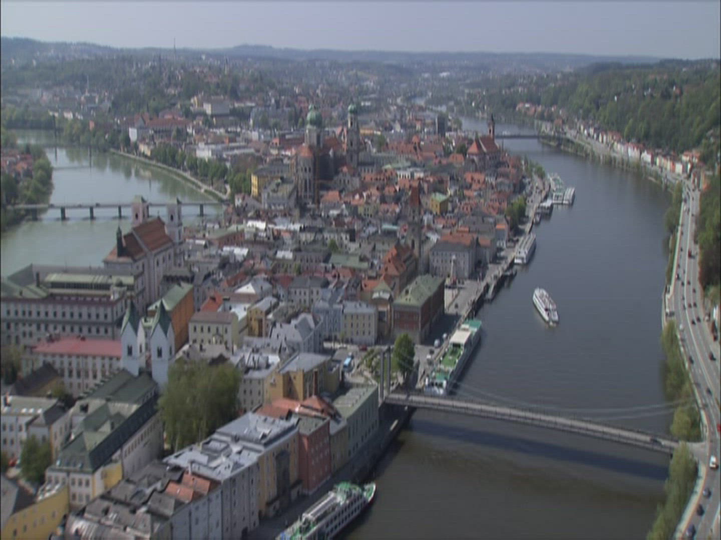 561502003 / City View / River / Passau / Germany