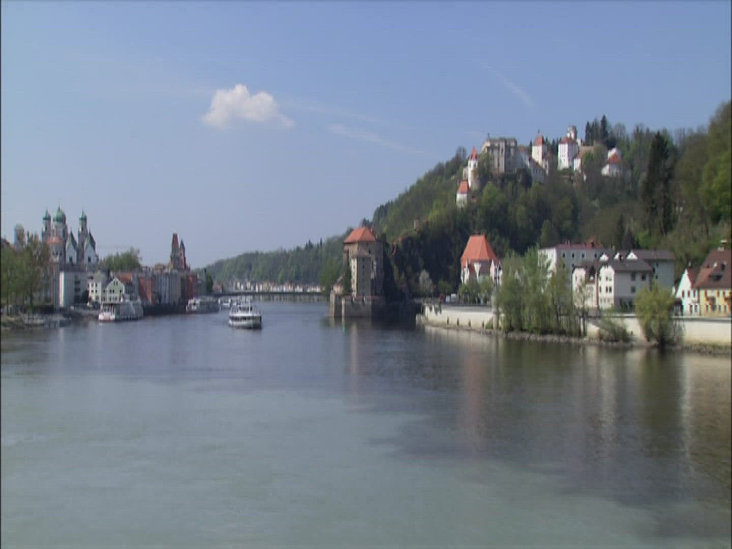 529411158 / City View / River / Passau / Germany