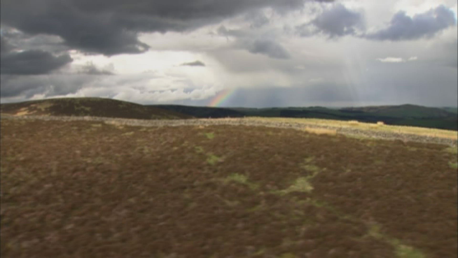 258575096 / Hilly Region / Field / Cloud / Scotland