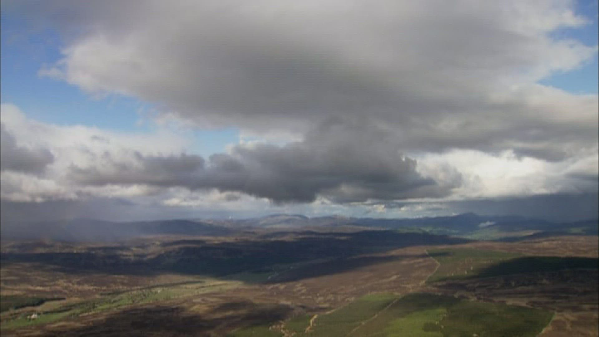 617494271 / Hilly Region / Field / Cloud / Scotland
