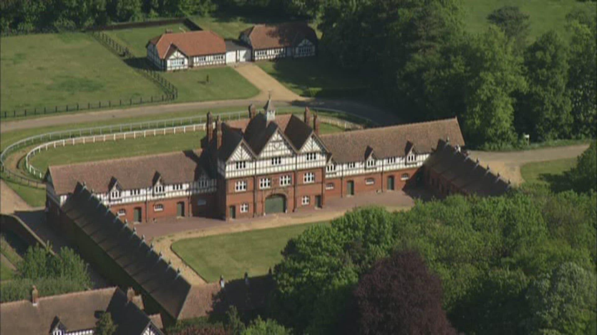 831854507 / Building / England