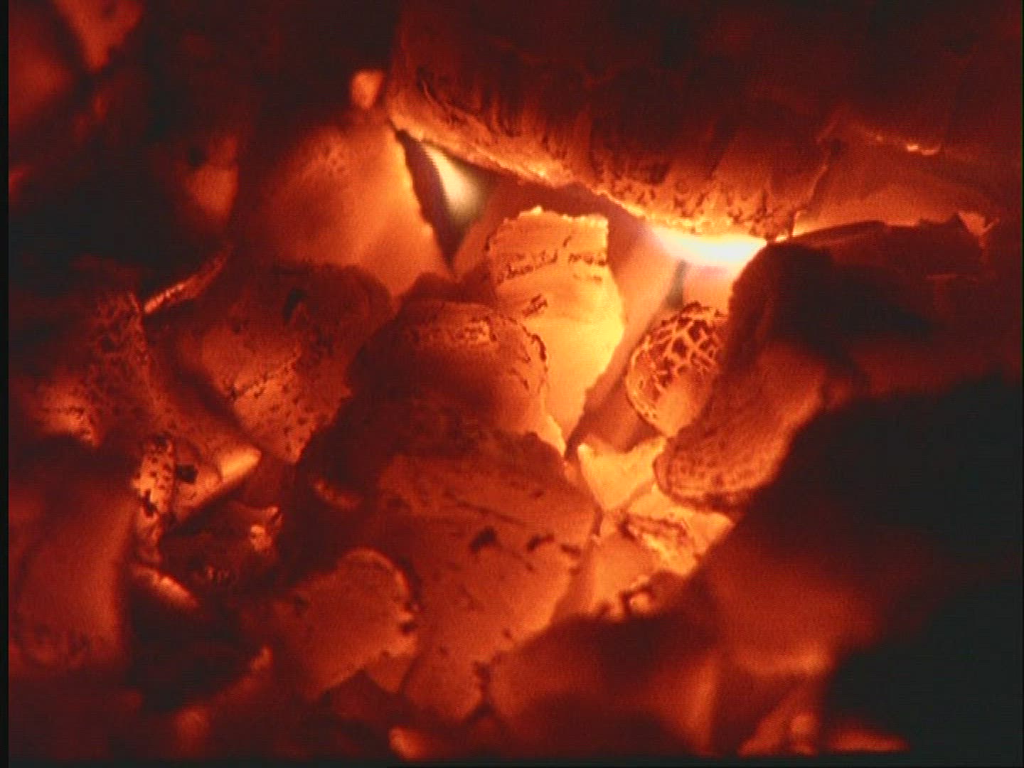 747729390 / Glow / Campfire / Sweden