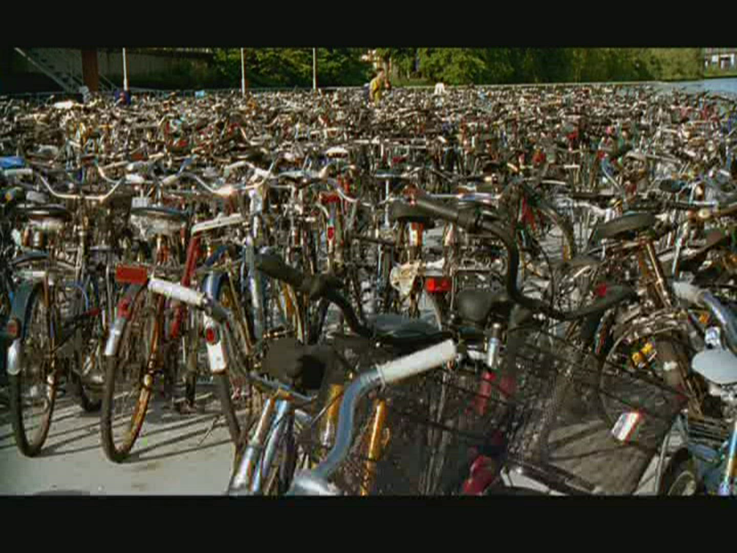999565761 / Bicycle / Parking Lot / Europe