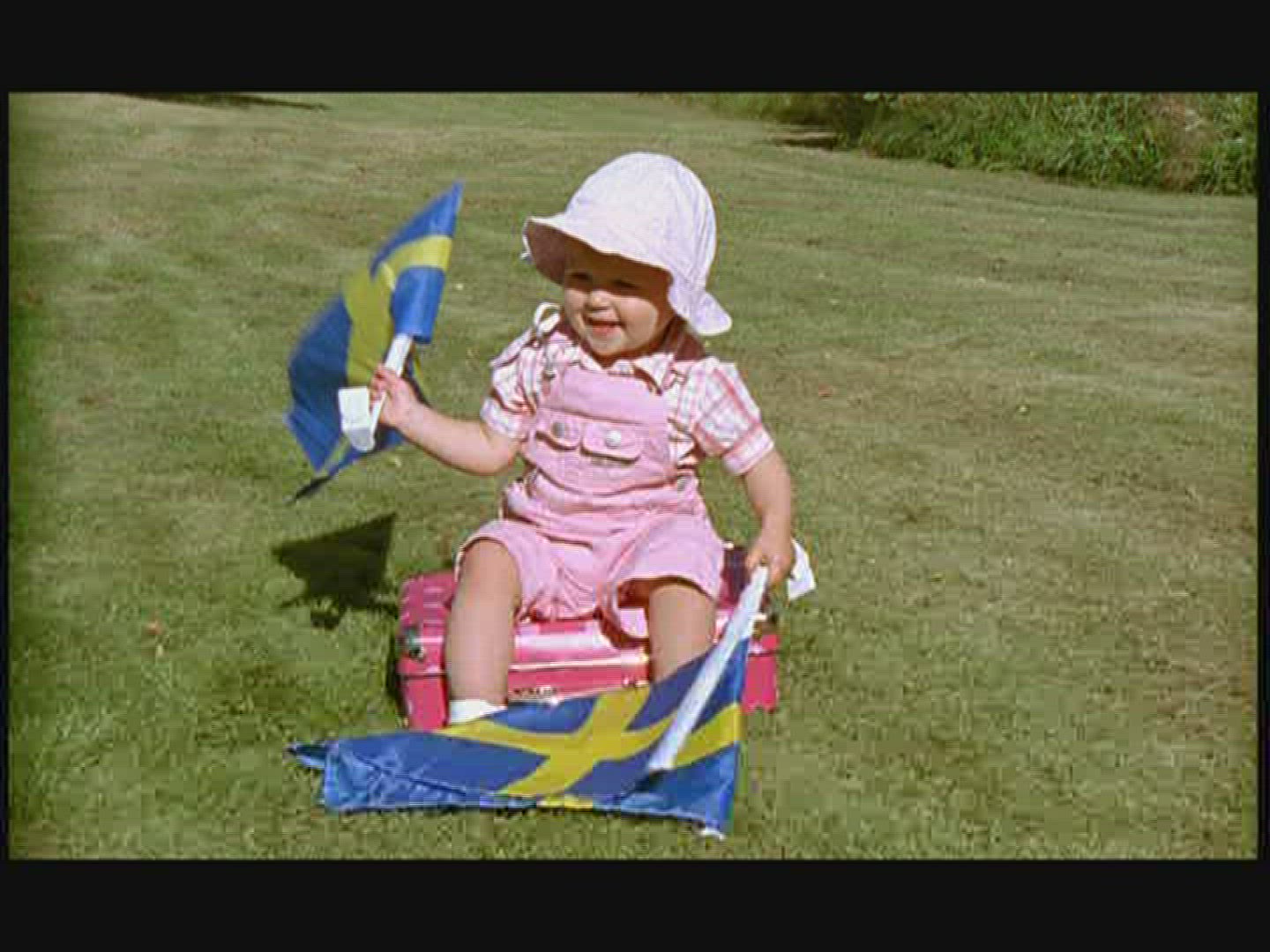 378252693 / Baby / Flag / Staging