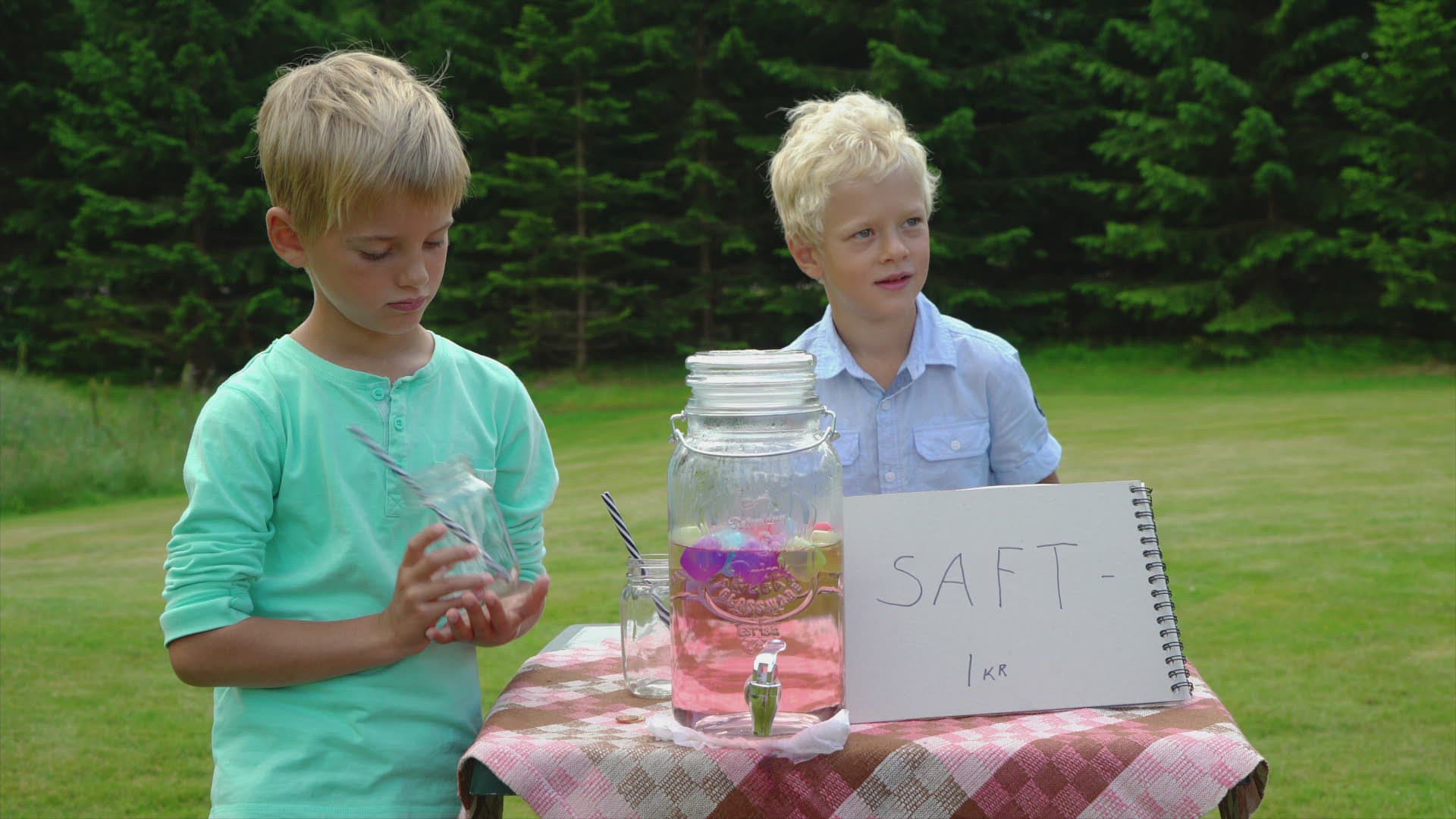 554669646 / Boy / Juice / Stall