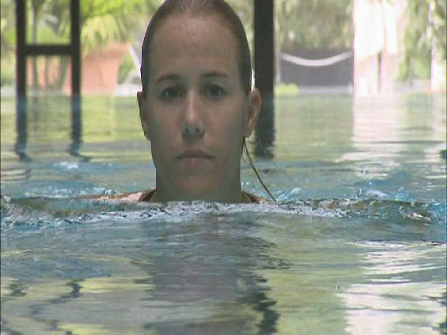 174720091 / Woman / Public Swimming Pool / Switzerland