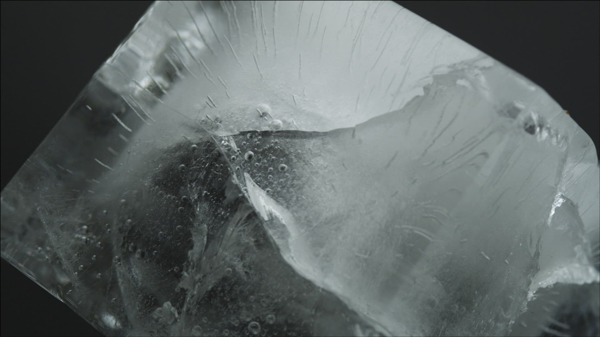 429323620 / Ice Cube / Melting / High Speed