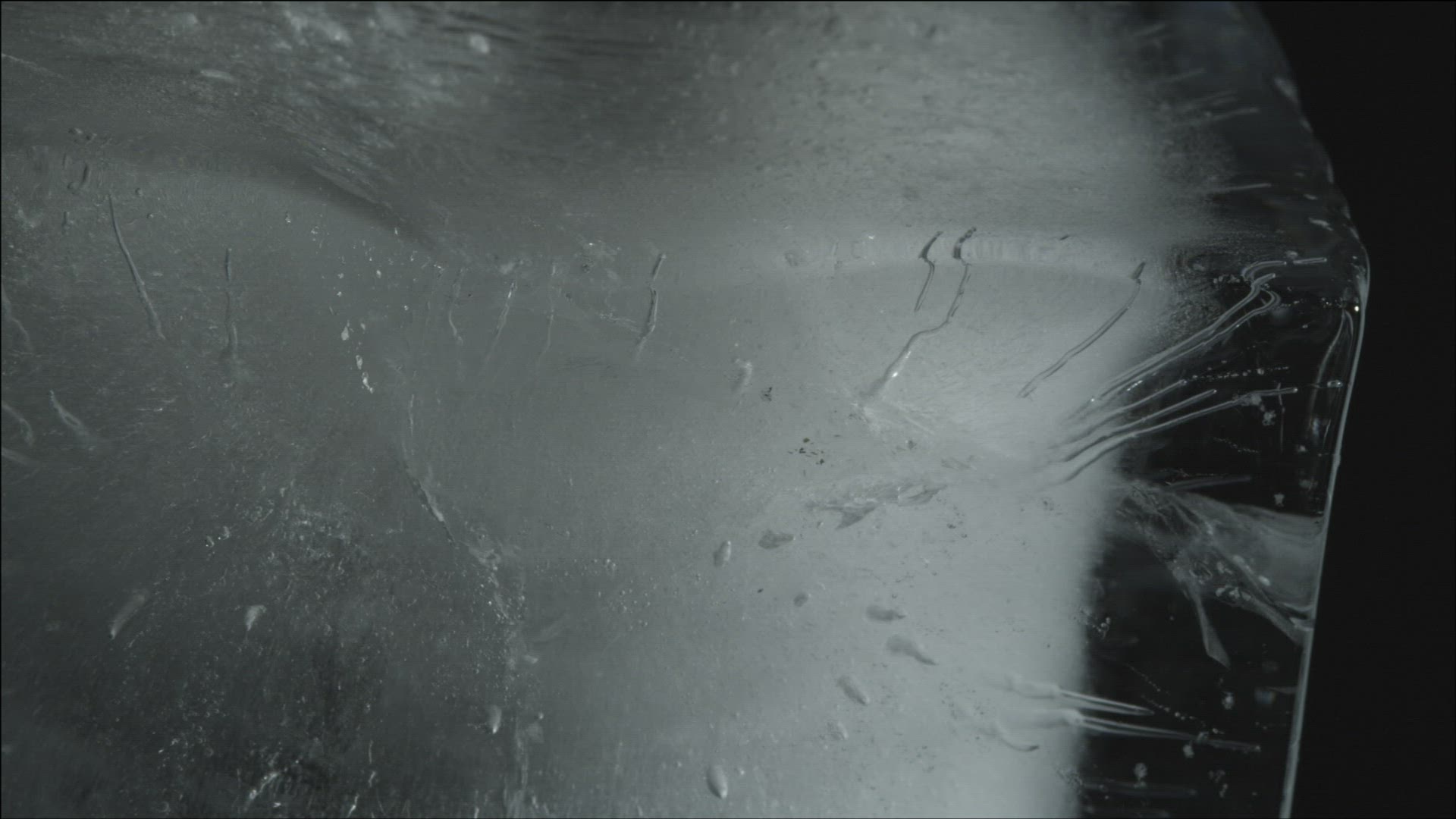 799466207 / Ice Cube / Melting / High Speed