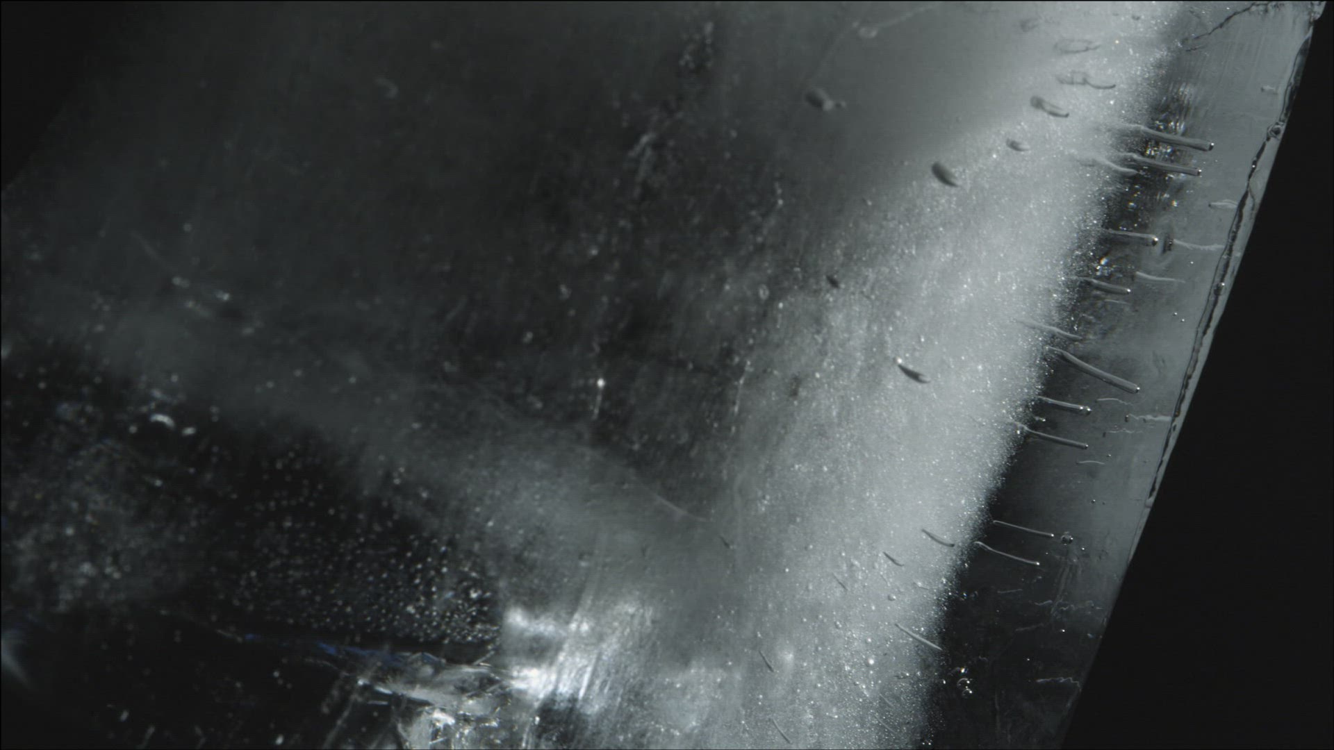 316292379 / Ice Cube / Melting / High Speed