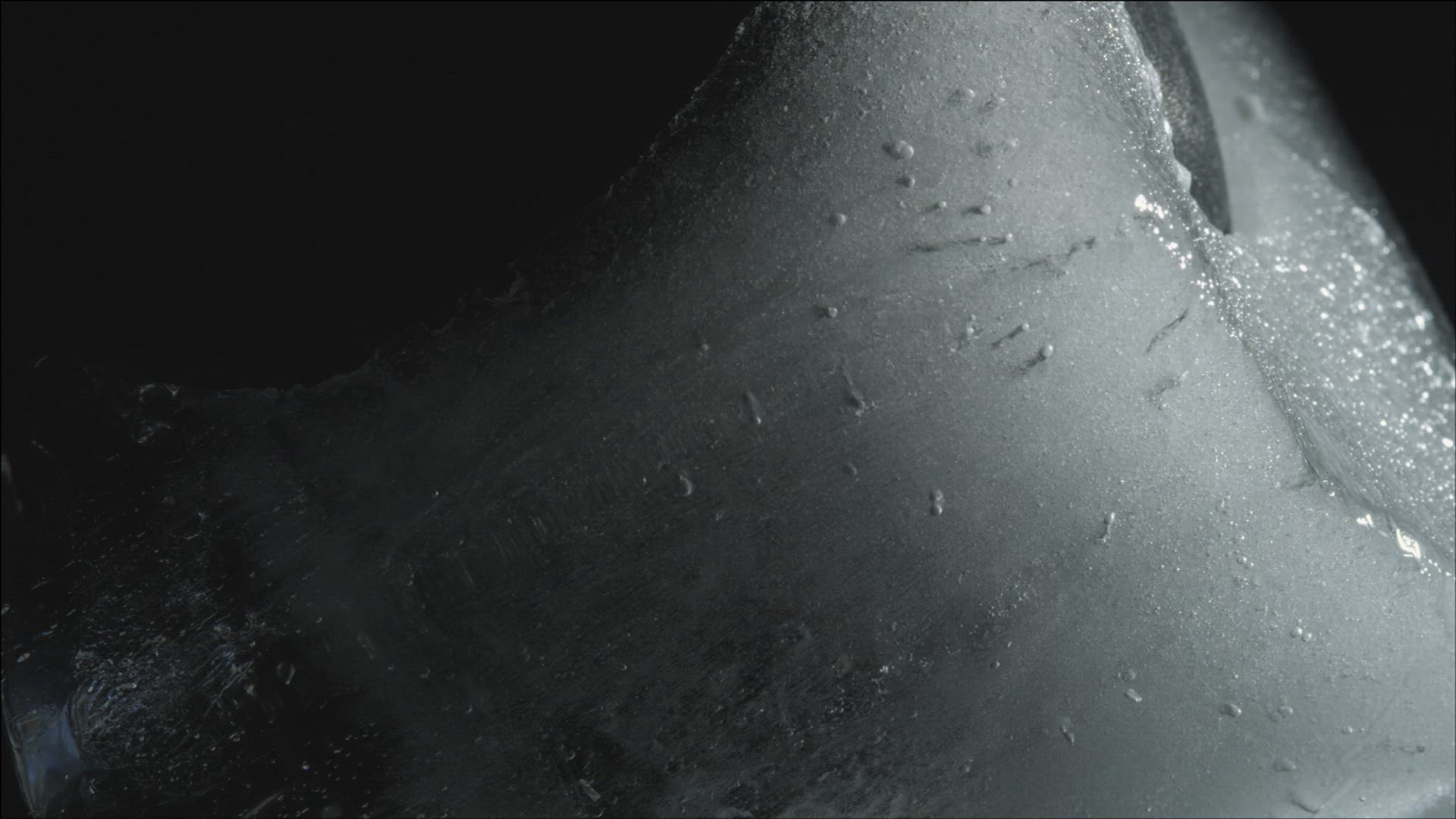 482446818 / Ice Cube / Melting / High Speed