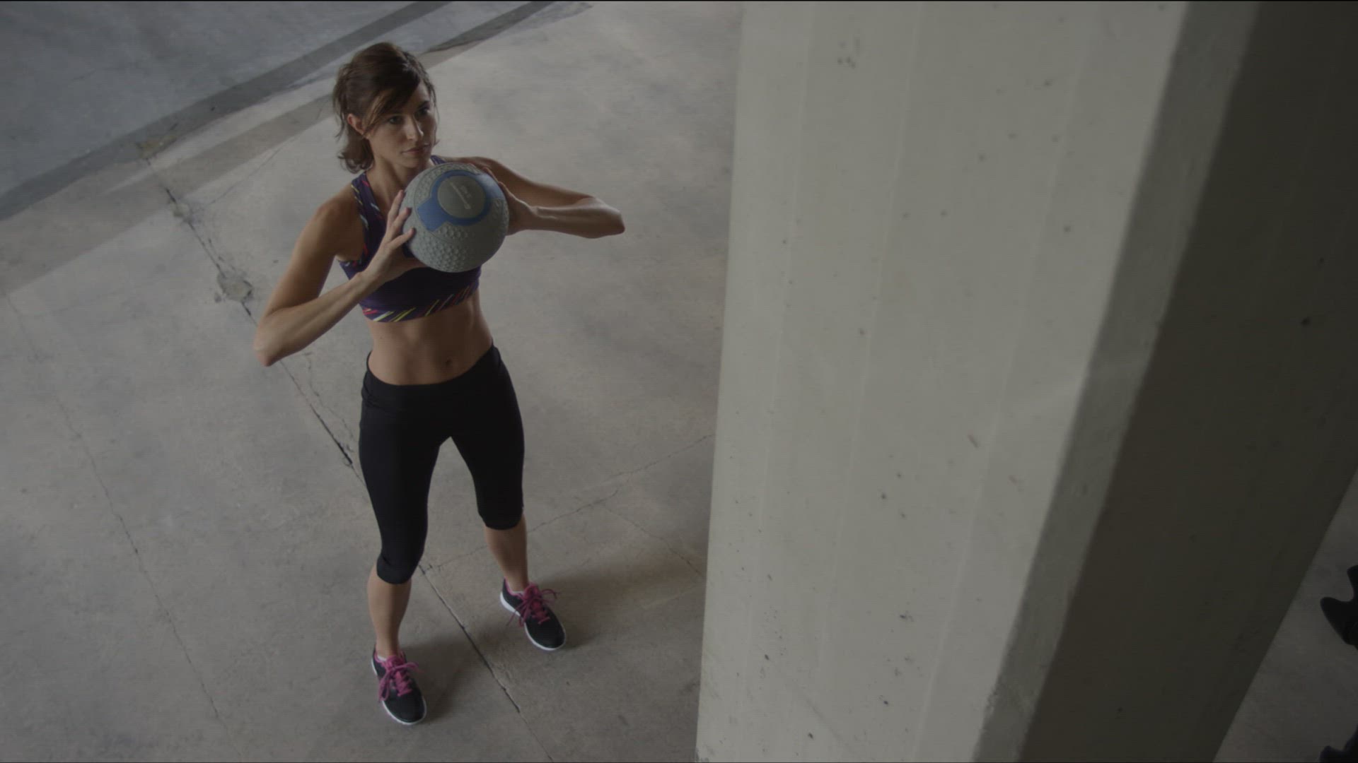483468466 / Woman / Circuit Training / Fitness Gym