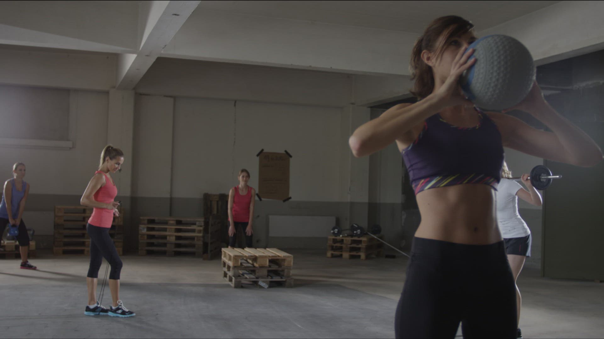 567307007 / Woman / Circuit Training / Fitness Gym