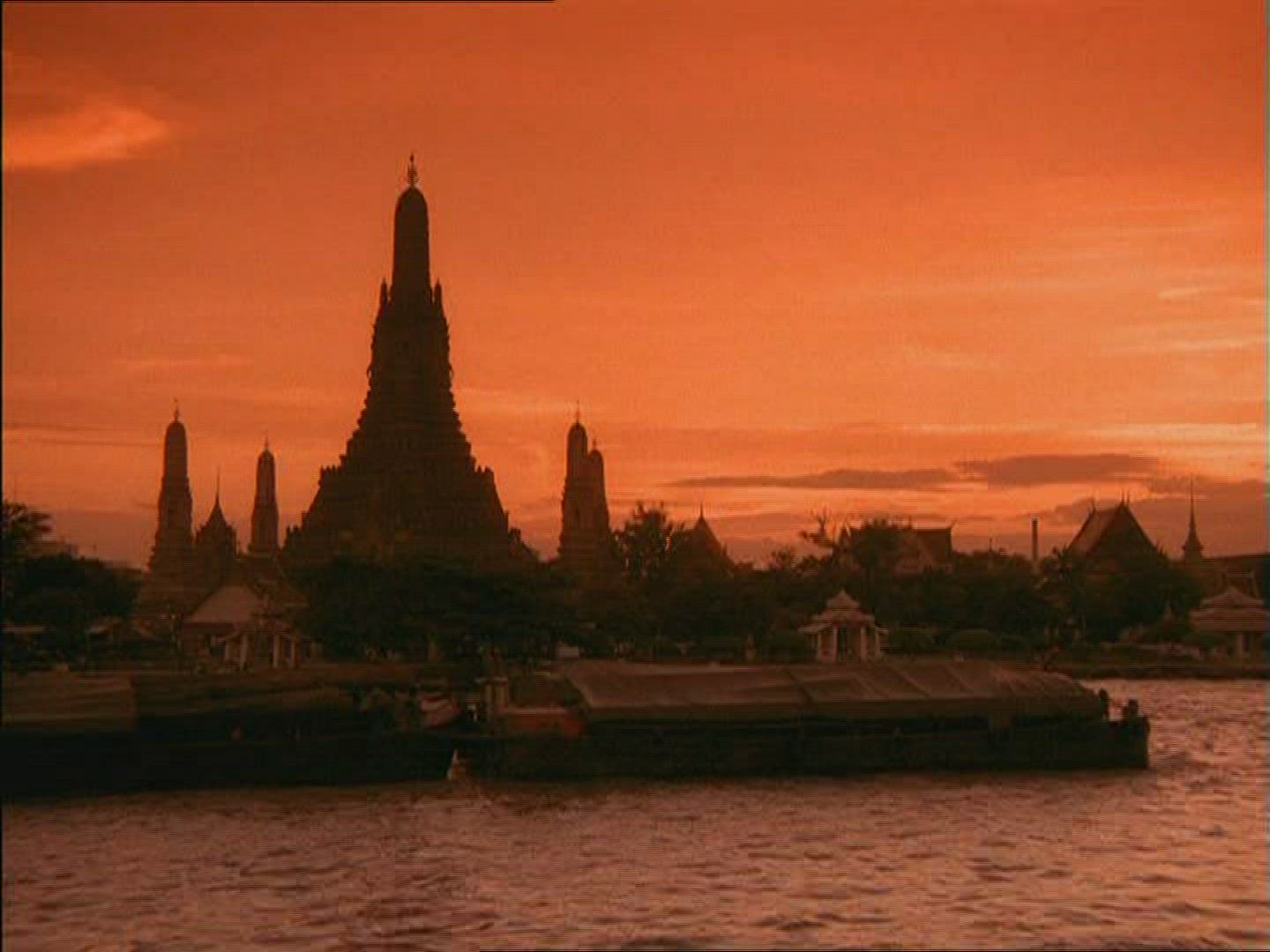 138982686 / Wat Arun / Temple / Evening / Bangkok / Thailand