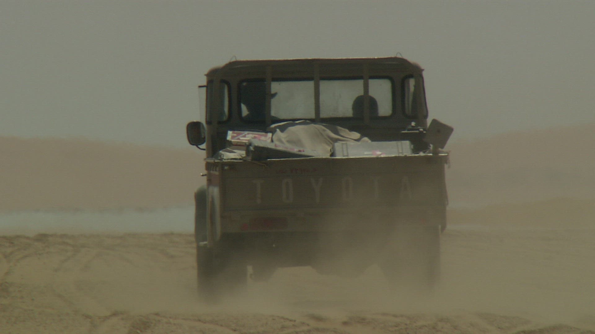 822758778 / Pickup / Sahara / Africa