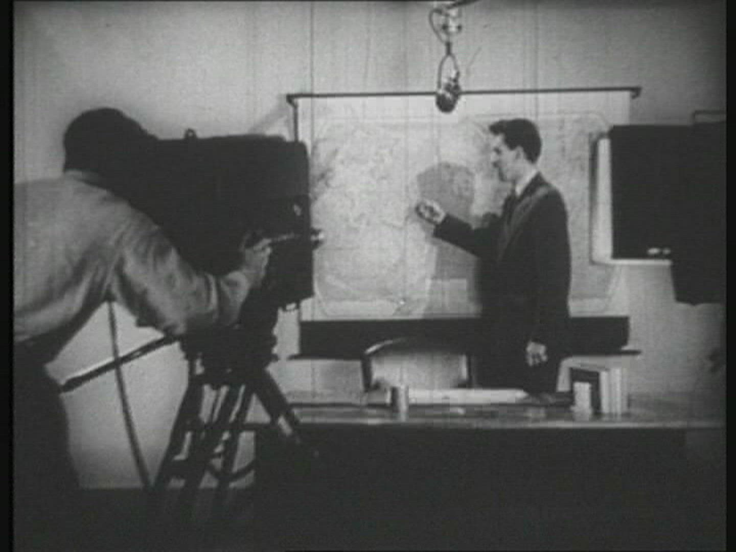 292672340 / Communicating / USA / 1930-1939