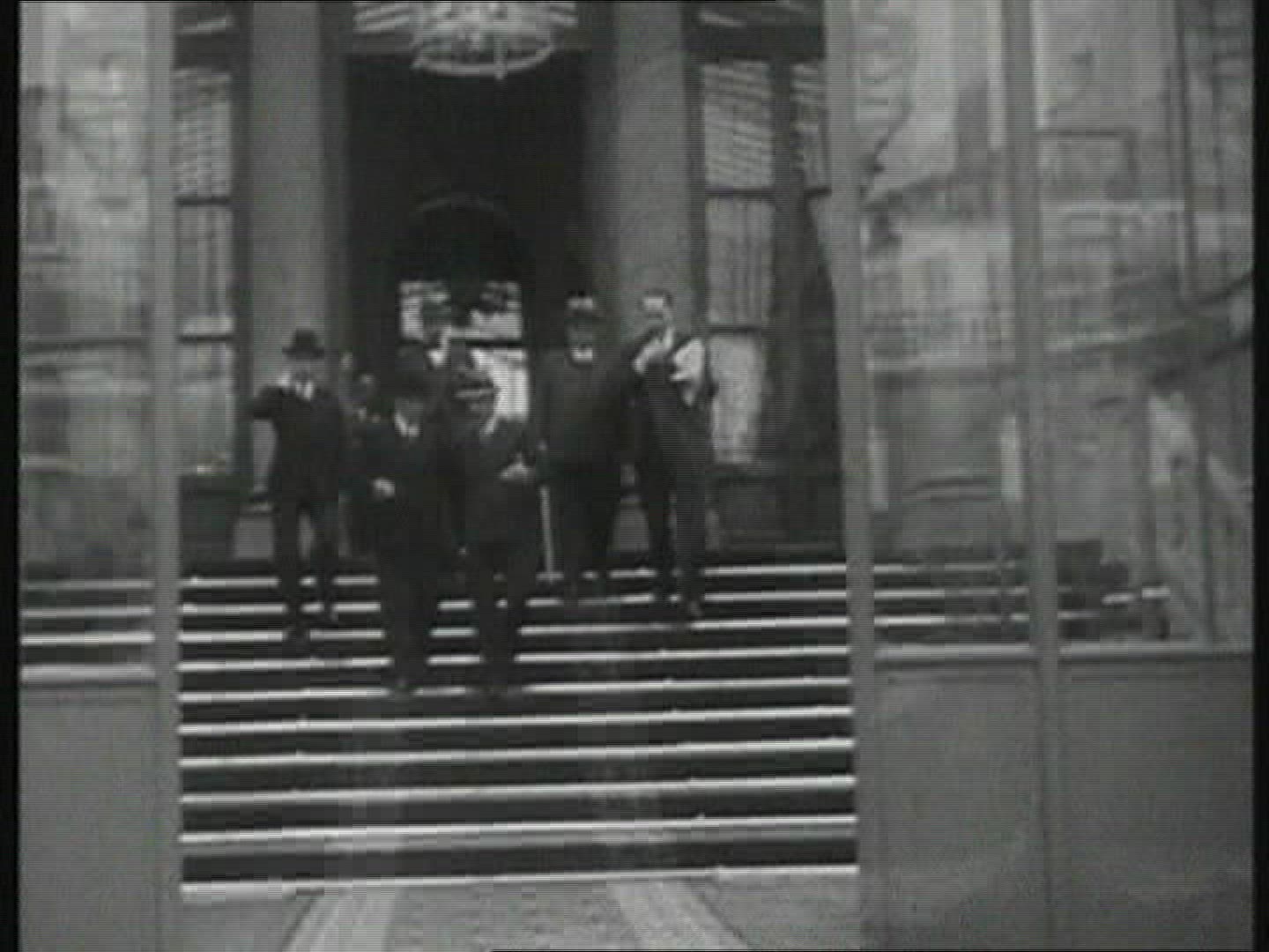 946835240 / Politician / France / 1930-1939