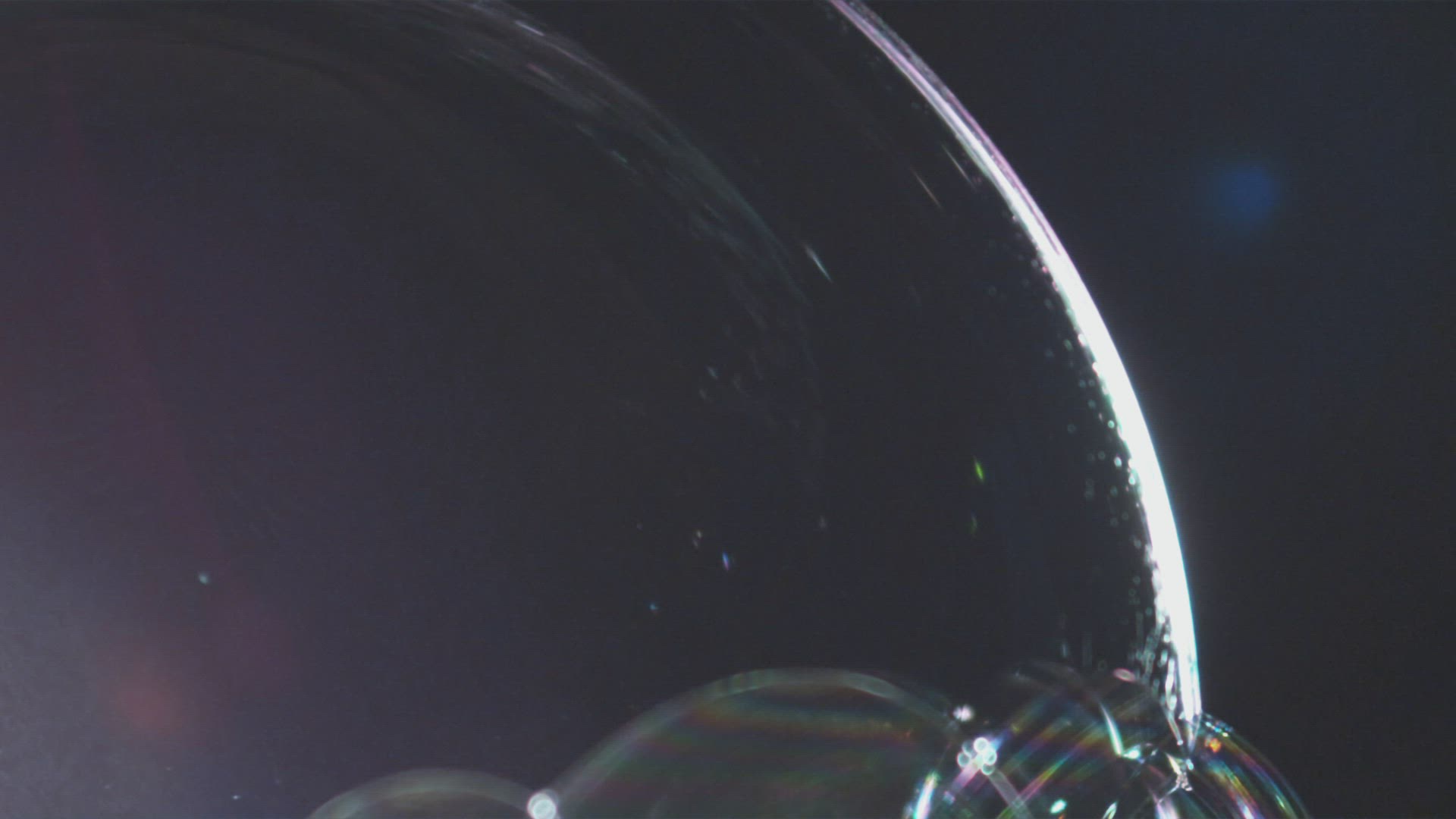 593633841 / Soap Bubble / Air Pocket