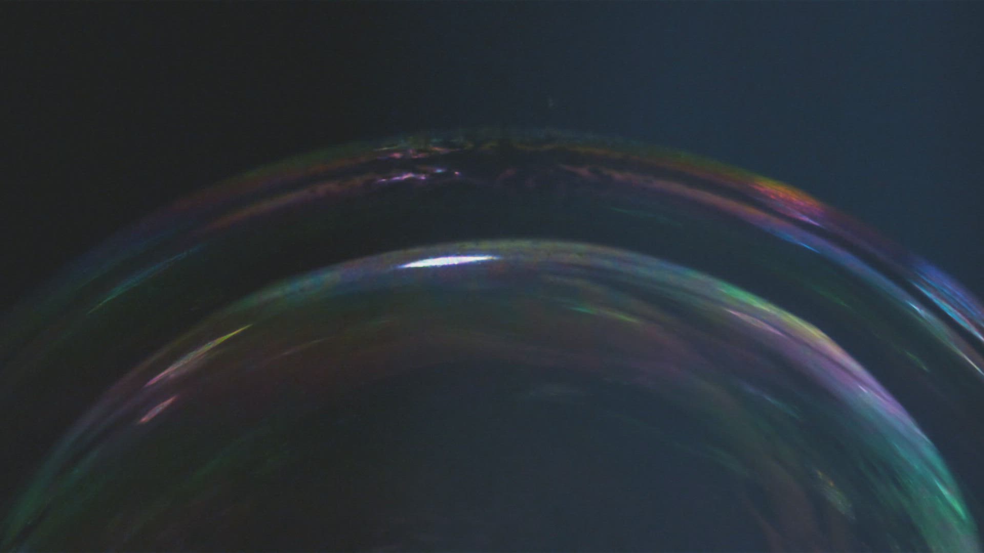 585827972 / Soap Bubble / Air Pocket