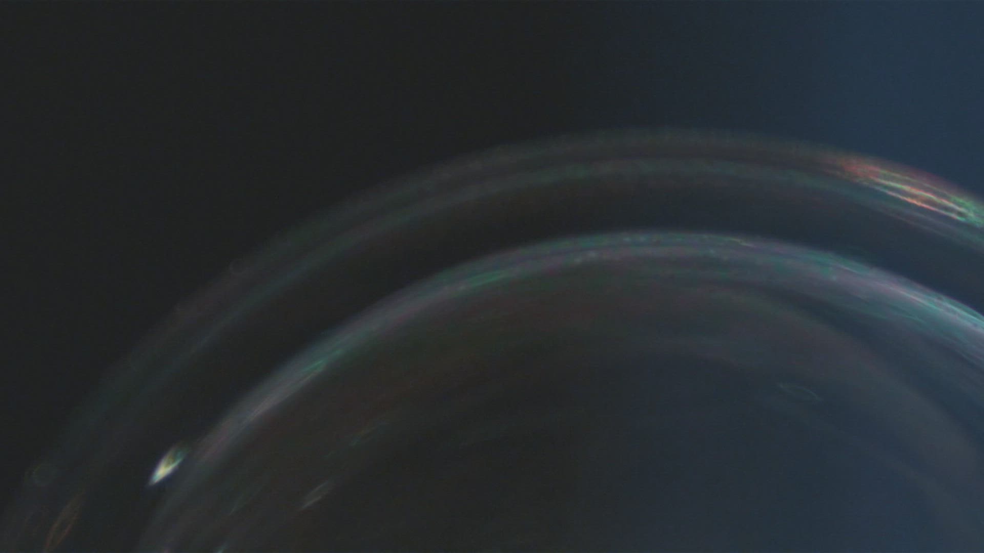 354323064 / Soap Bubble / Air Pocket