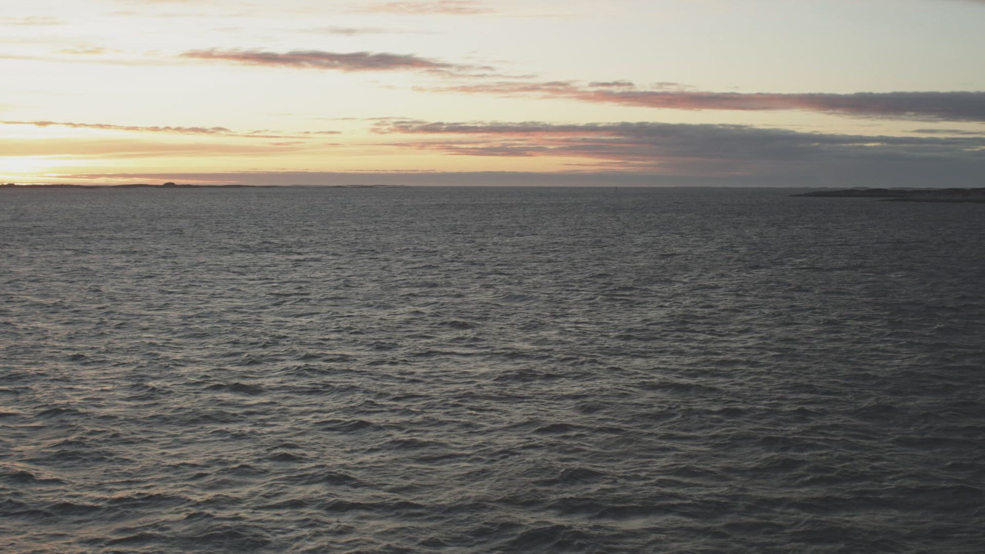155705212 / Horizon Over Water / Tranquillity / Norway
