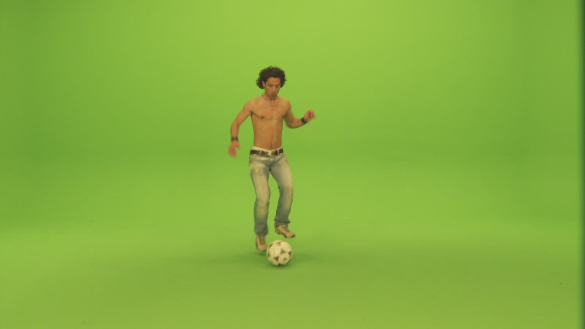 258820541 / Mediterranean Ethnicity / Soccer Ball / Chroma Key