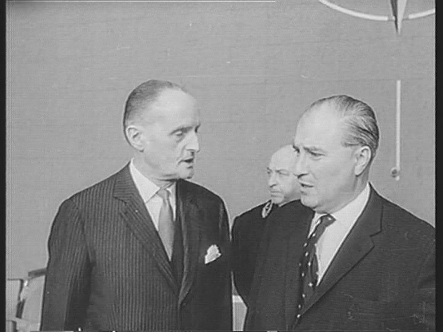 676178575 / Politician / France / 1964