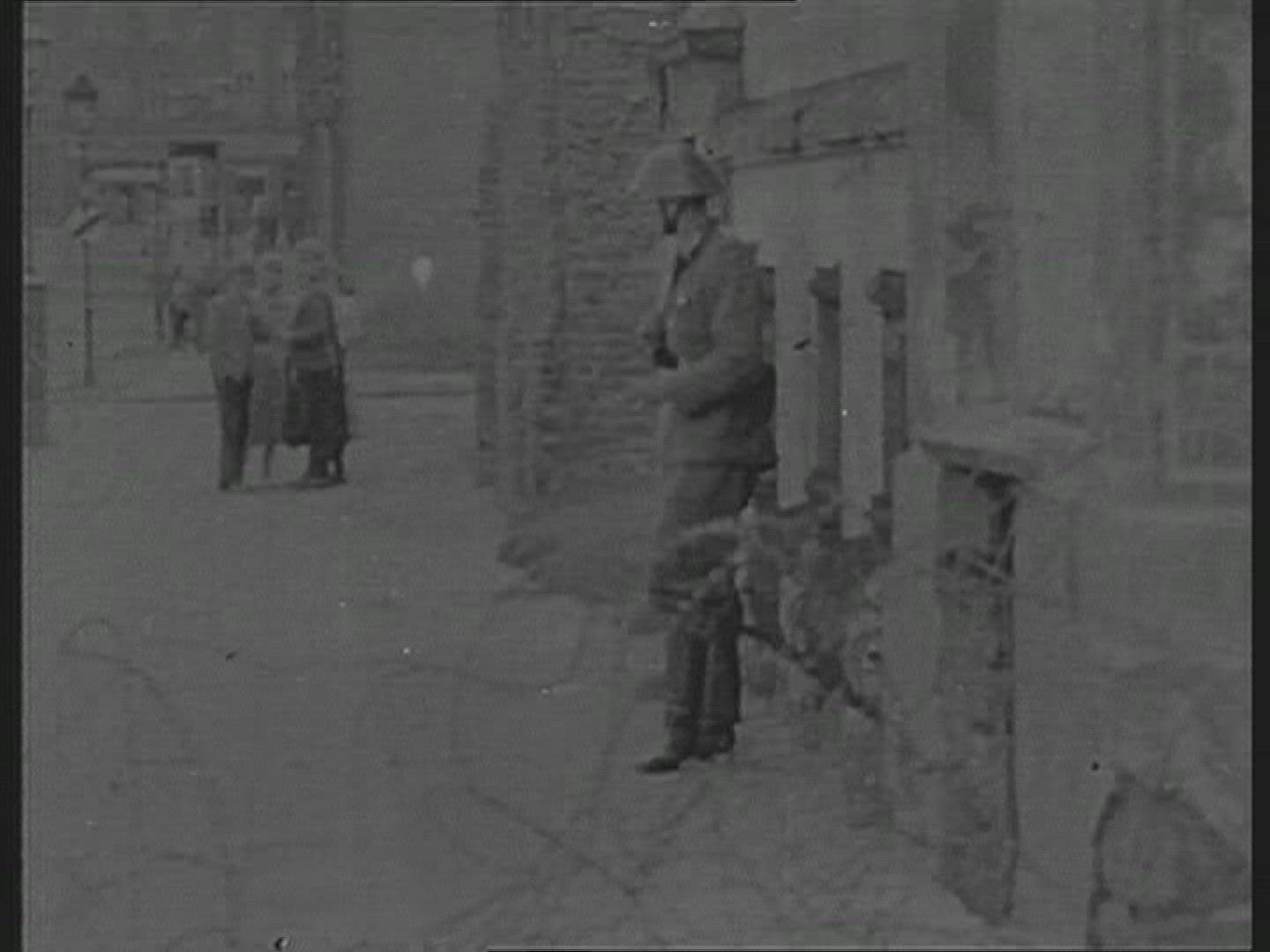 282295181 / Rise of the Berlin Wall / National Border / Berlin / Germany / 1961