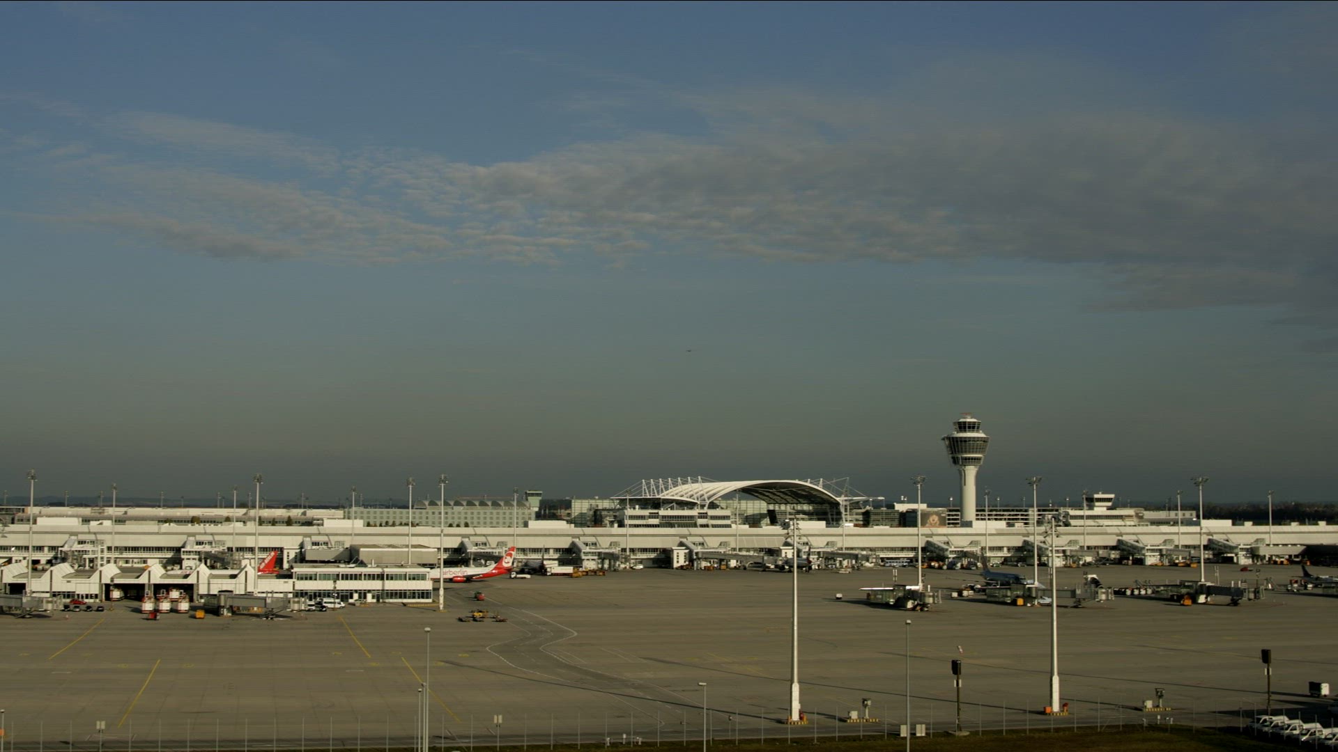 392539626 / Airport / Munich / Germany / Timelapse