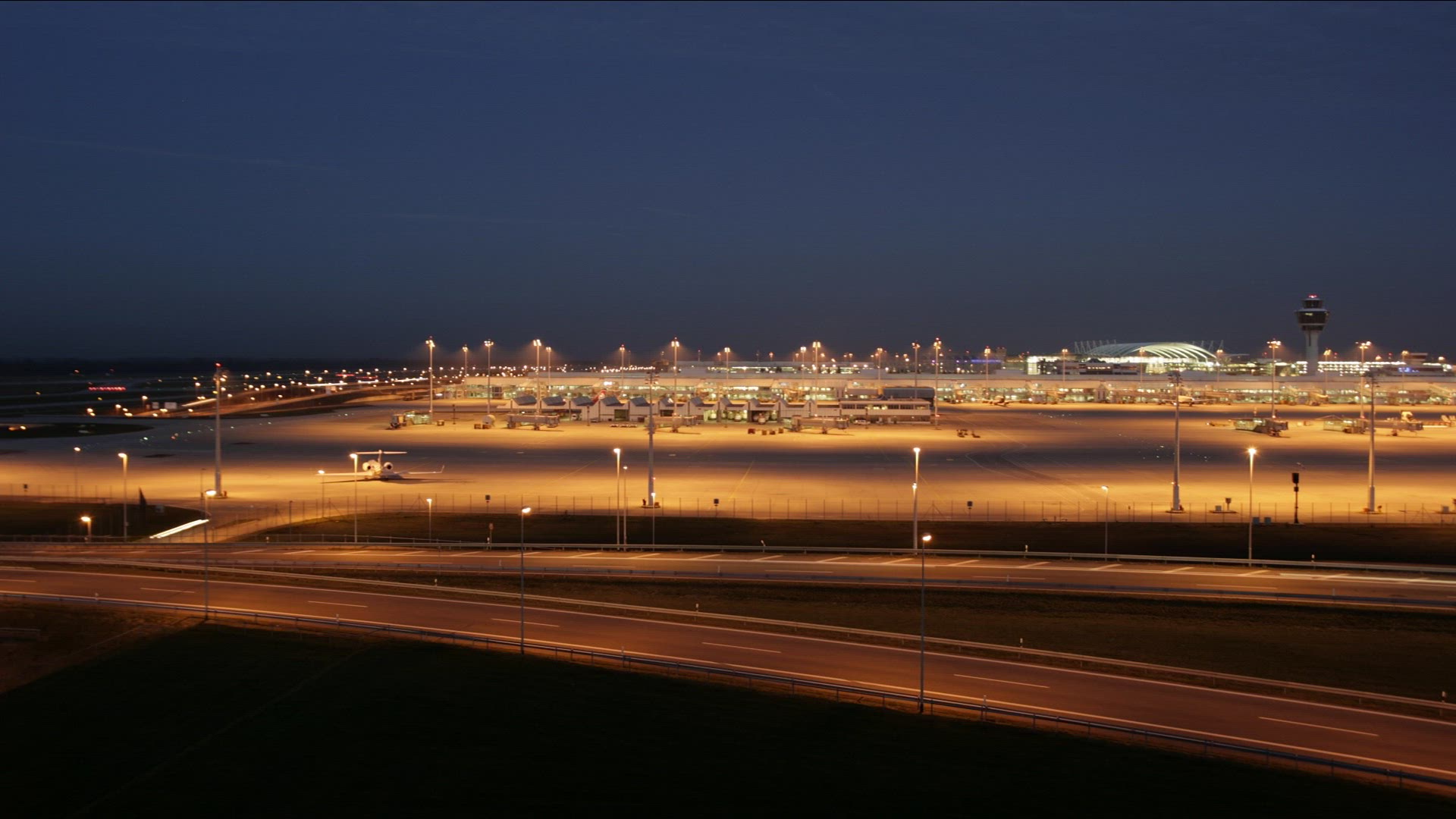 901901761 / Airport / Munich / Germany / Timelapse