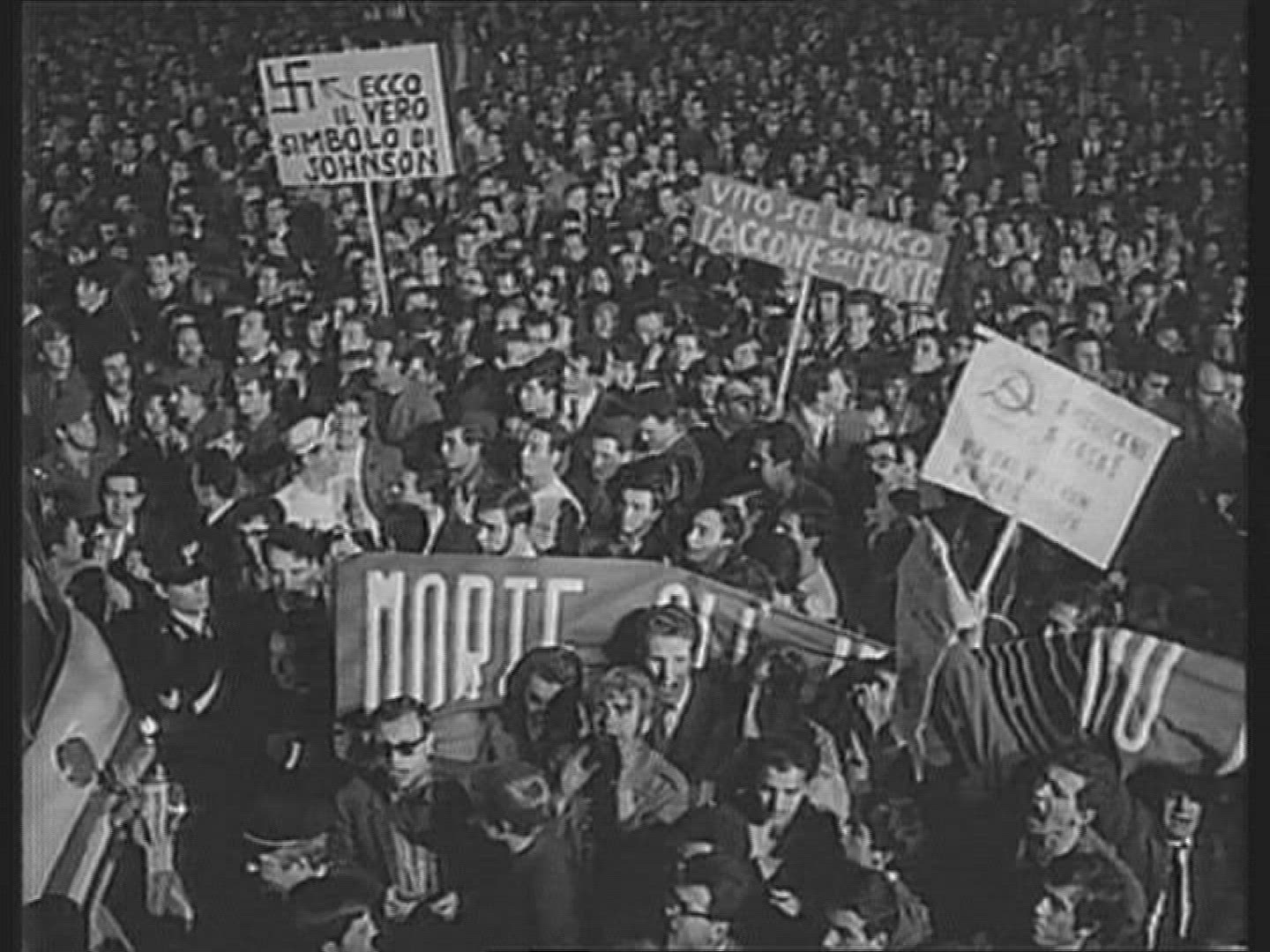 900011941 / Anti Vietnam Demonstration / Milan / Italy / 1967