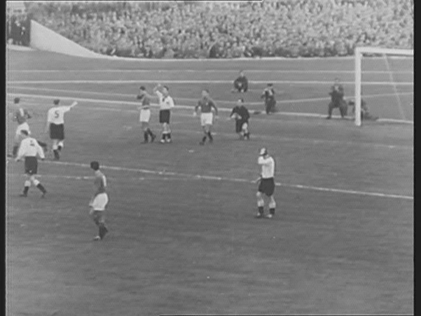 171352151 / Football Match / Germany-Italy / Italy / 1955