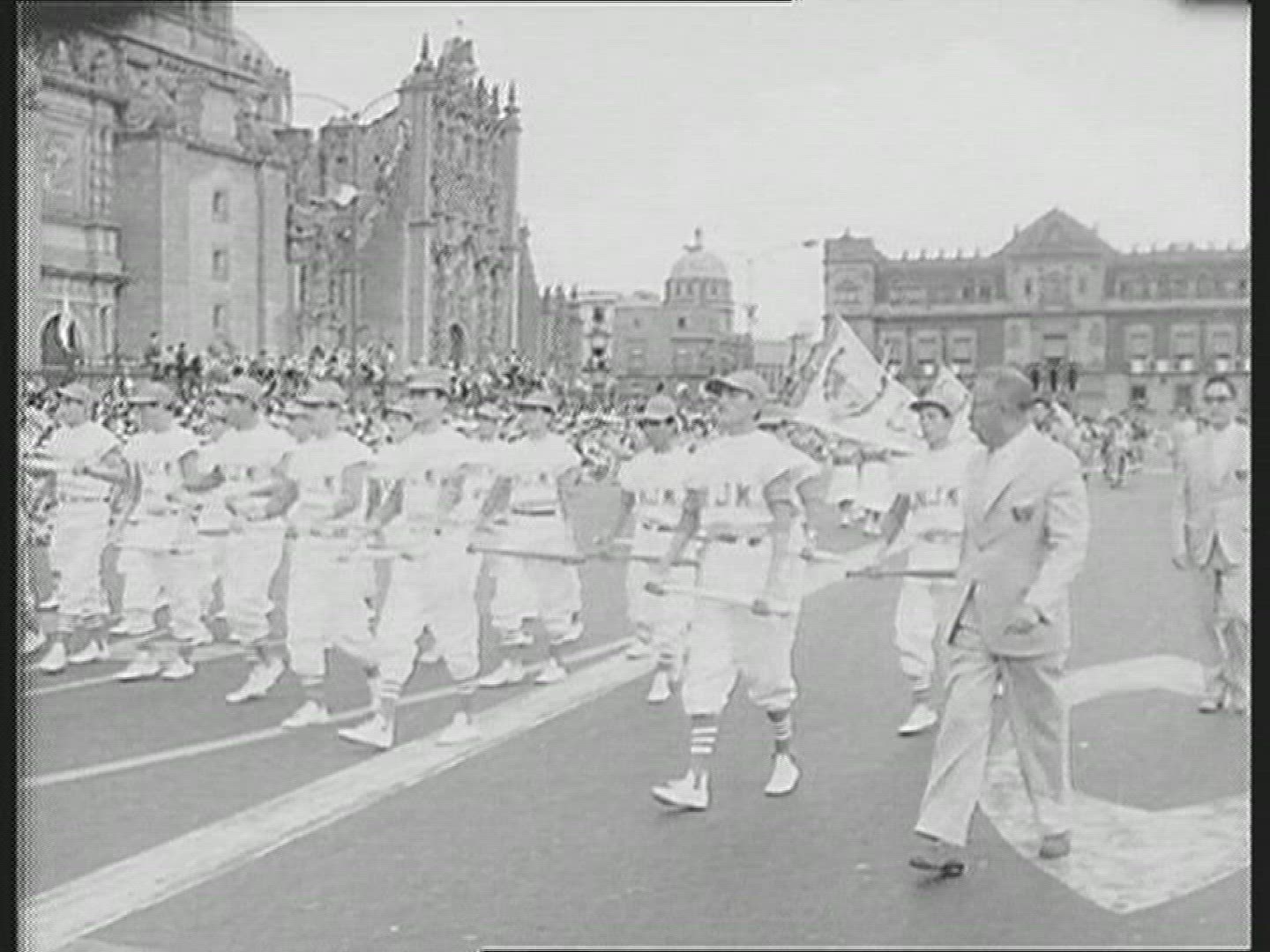 381650939 / Parade / Mexico / 1960