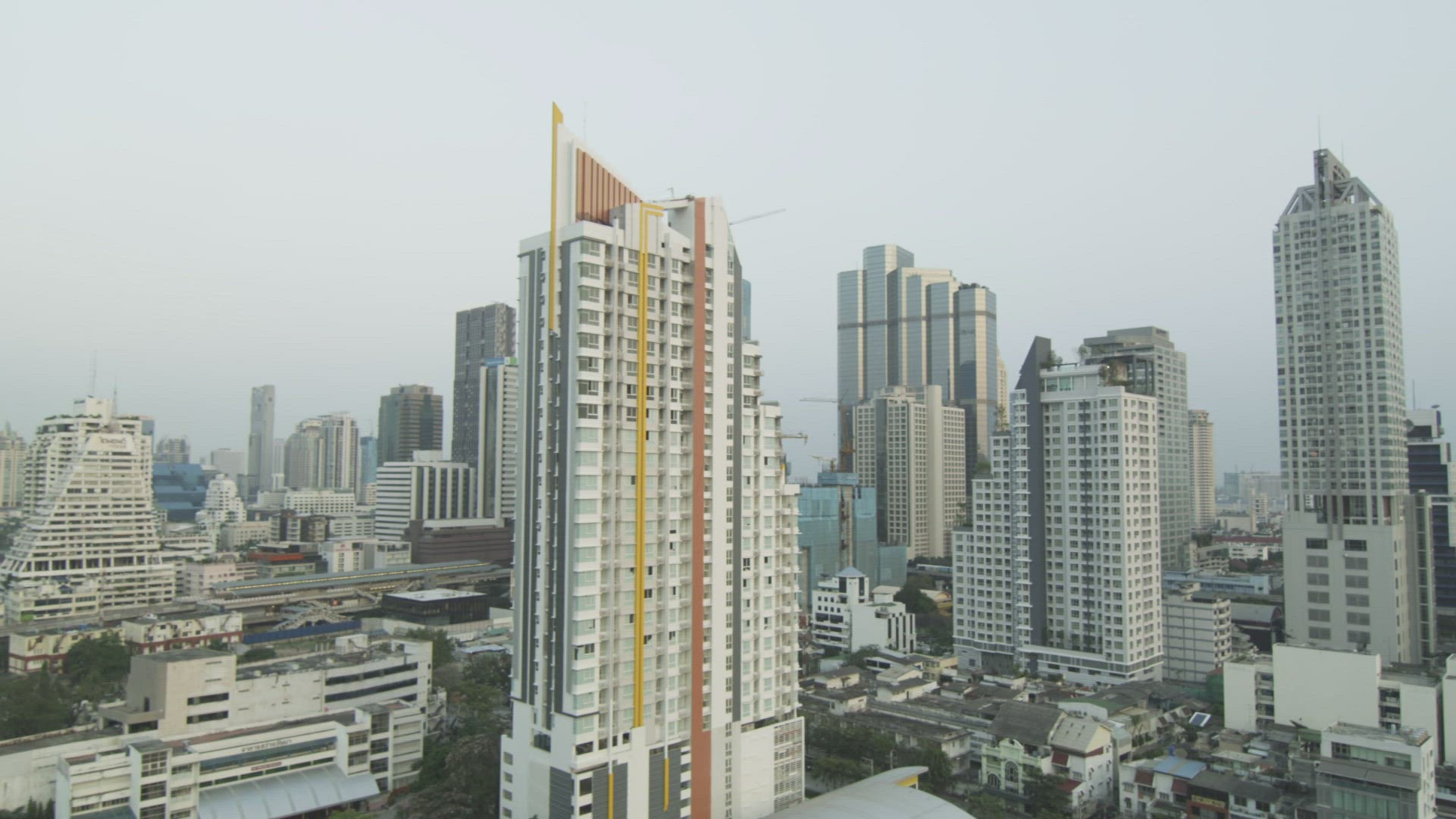 895301085 / Skyscraper / Central Business District / Bangkok