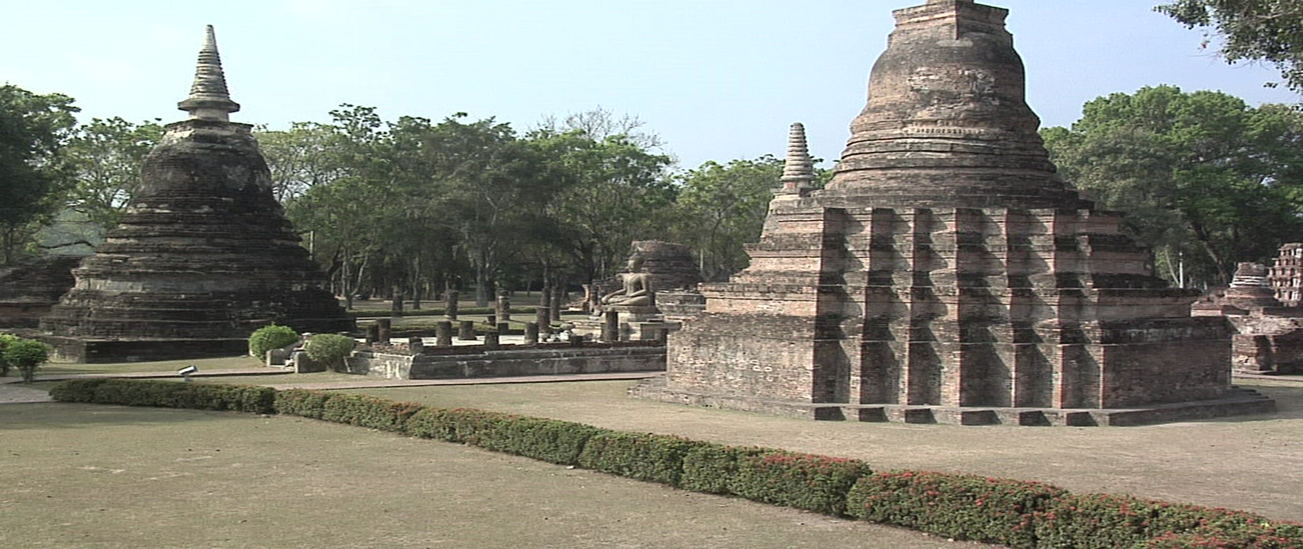 256747050 / Wat Mahathat / Sukhothai Historical Park / Thailand
