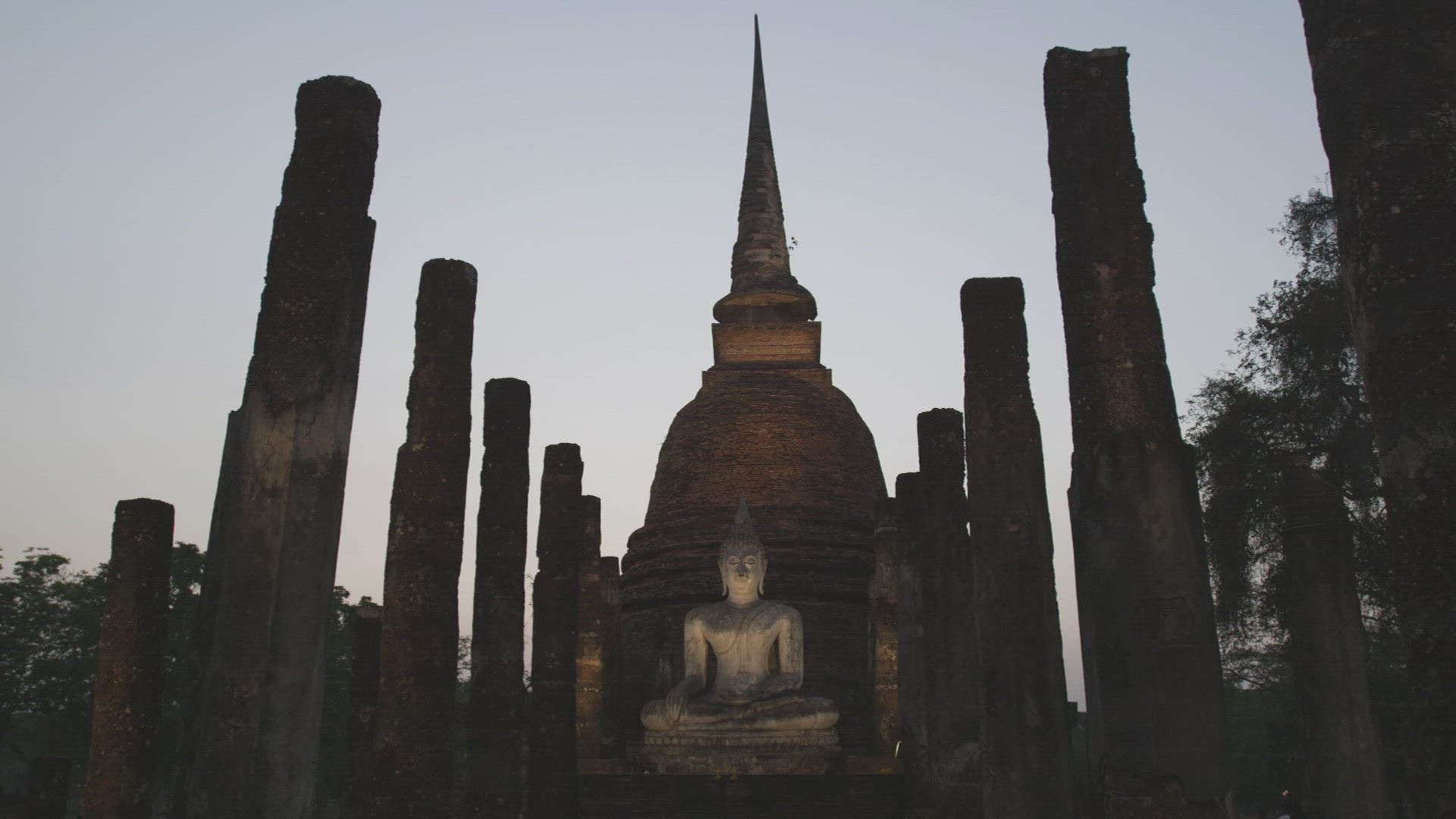 702975993 / Statue / Wat Sa Si / New Sukhothai / Thailand