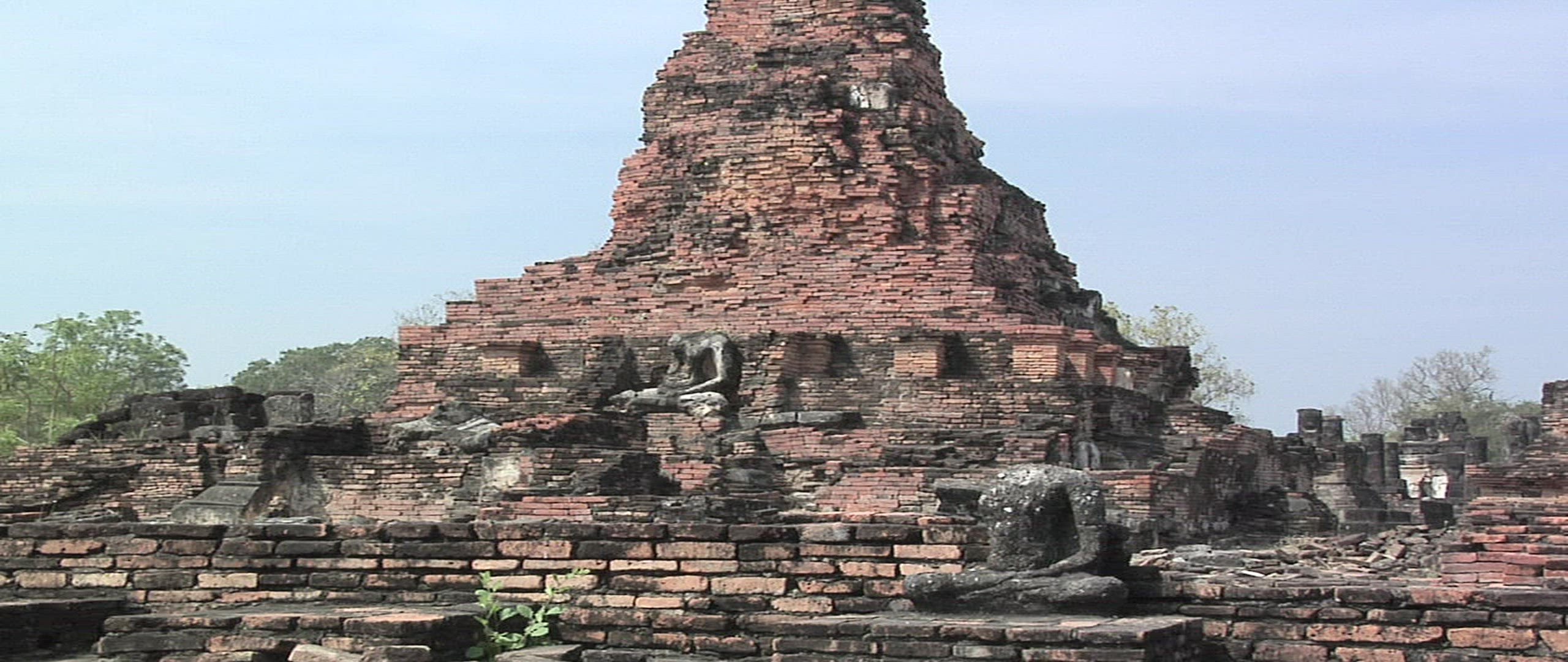 143386407 / Wat Phra Phai Luang / Sukhothai Historical Park / Thailand