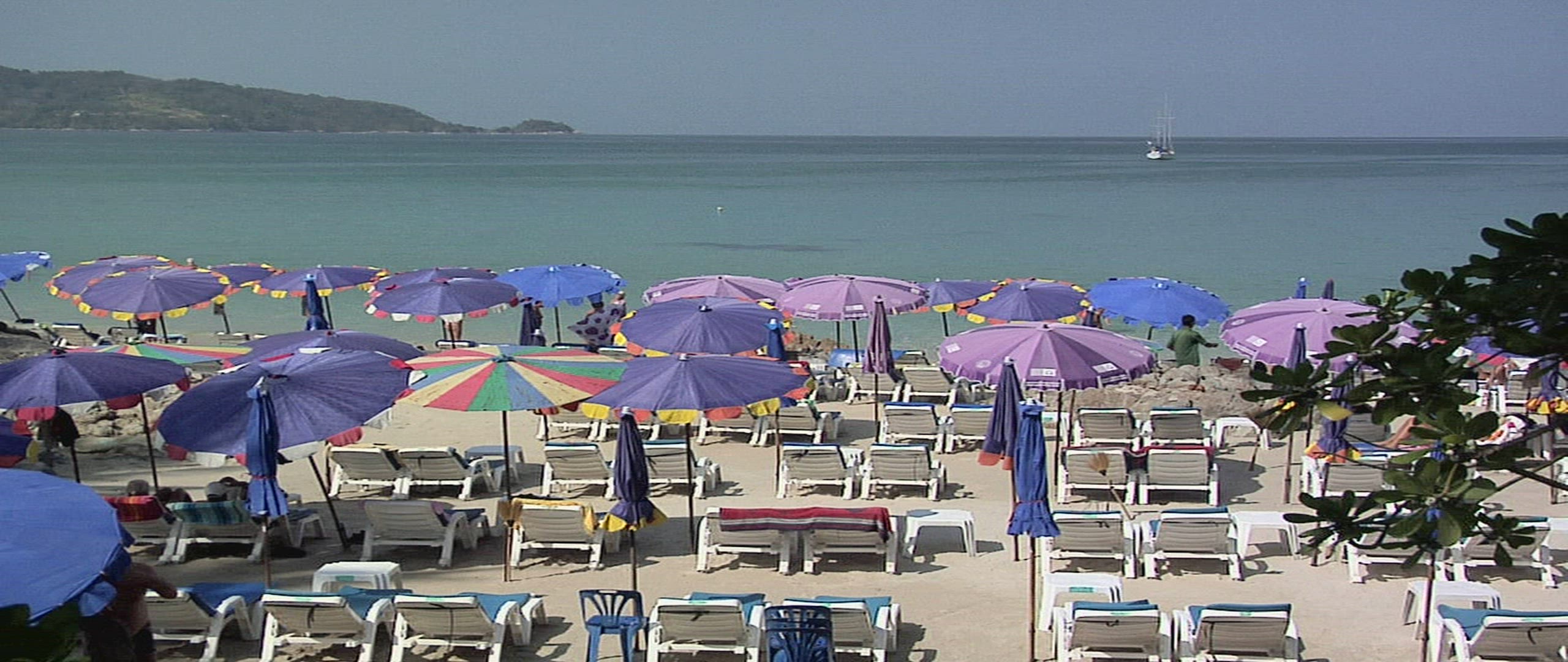 616322487 / Sunshade / Seascape / Phuket / Thailand